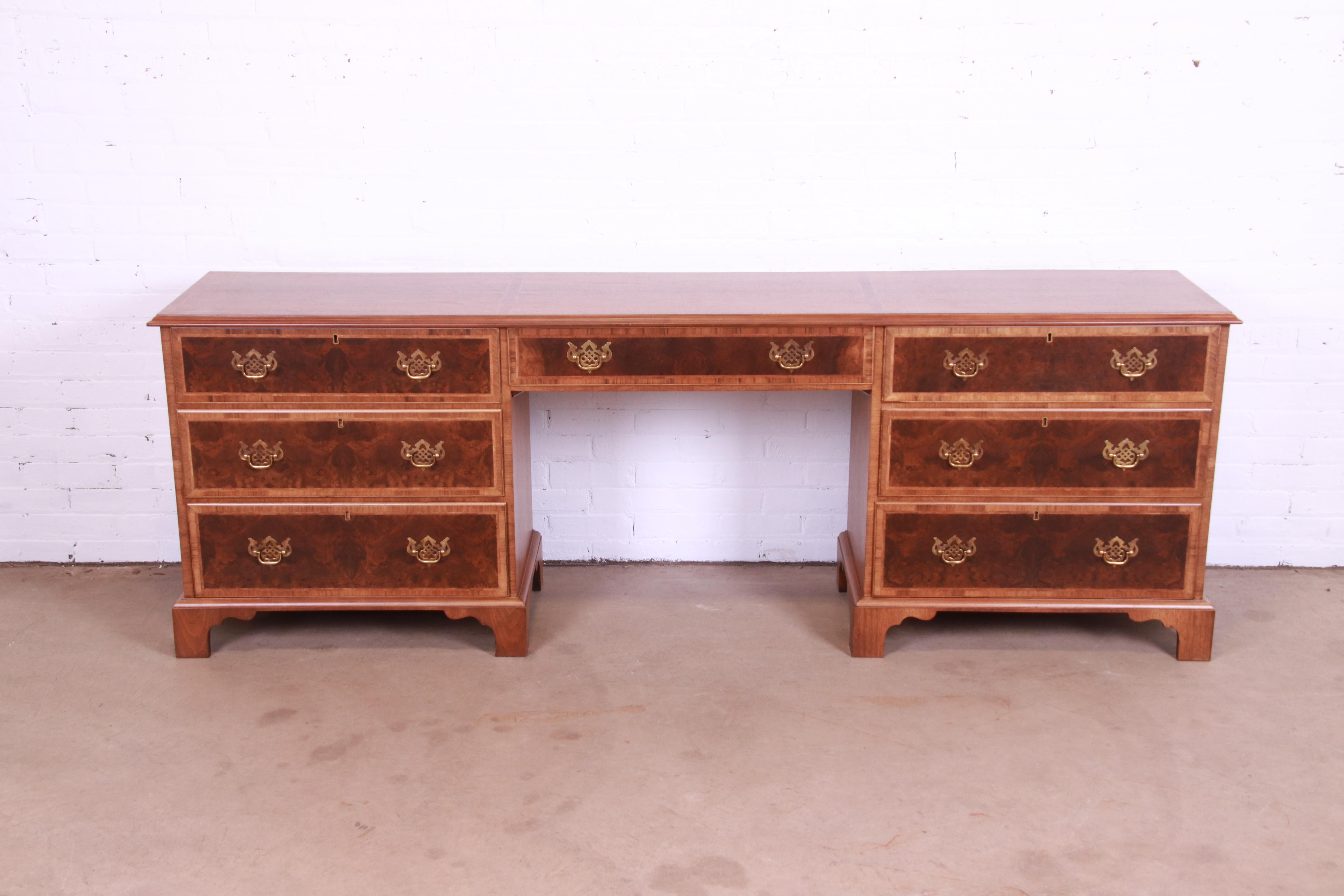 A stately Georgian or Chippendale style executive credenza desk

By Baker Furniture

USA, 1950s

Walnut case, with gorgeous burled walnut drawer fronts and original brass pulls.

Measures: 89