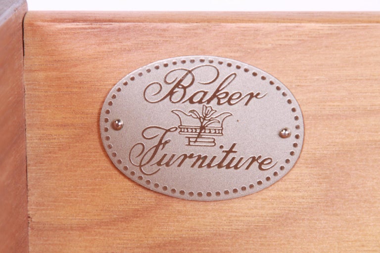 Baker Furniture Georgian Burled Walnut Flip Top Bachelor Chest For Sale 5