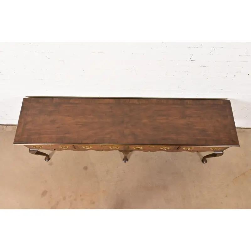 Credenza Baker Furniture Georgian Burled Walnut Sideboard in vendita 4