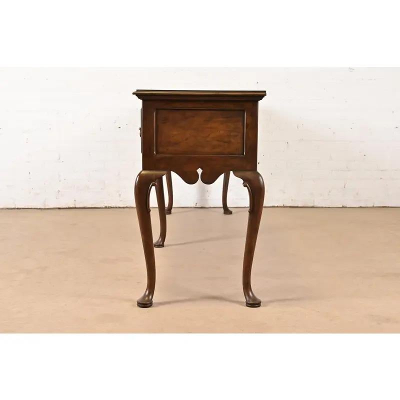 Credenza Baker Furniture Georgian Burled Walnut Sideboard in vendita 5