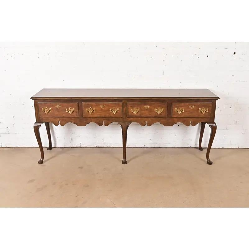 Georgiano Credenza Baker Furniture Georgian Burled Walnut Sideboard in vendita