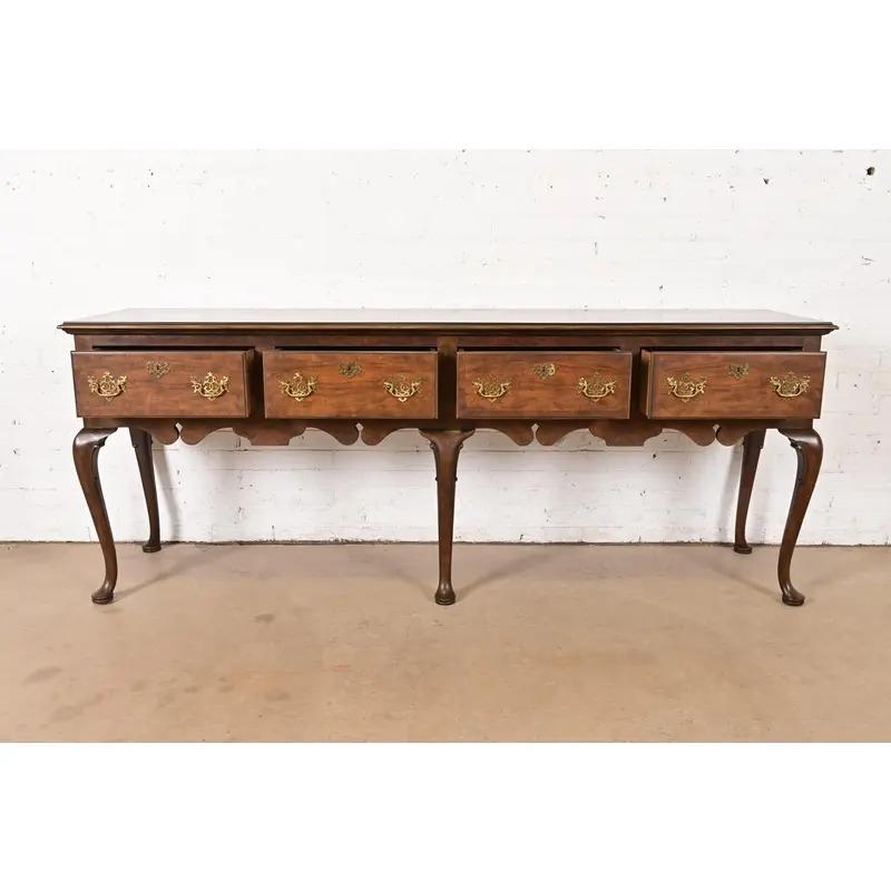 Ottone Credenza Baker Furniture Georgian Burled Walnut Sideboard in vendita