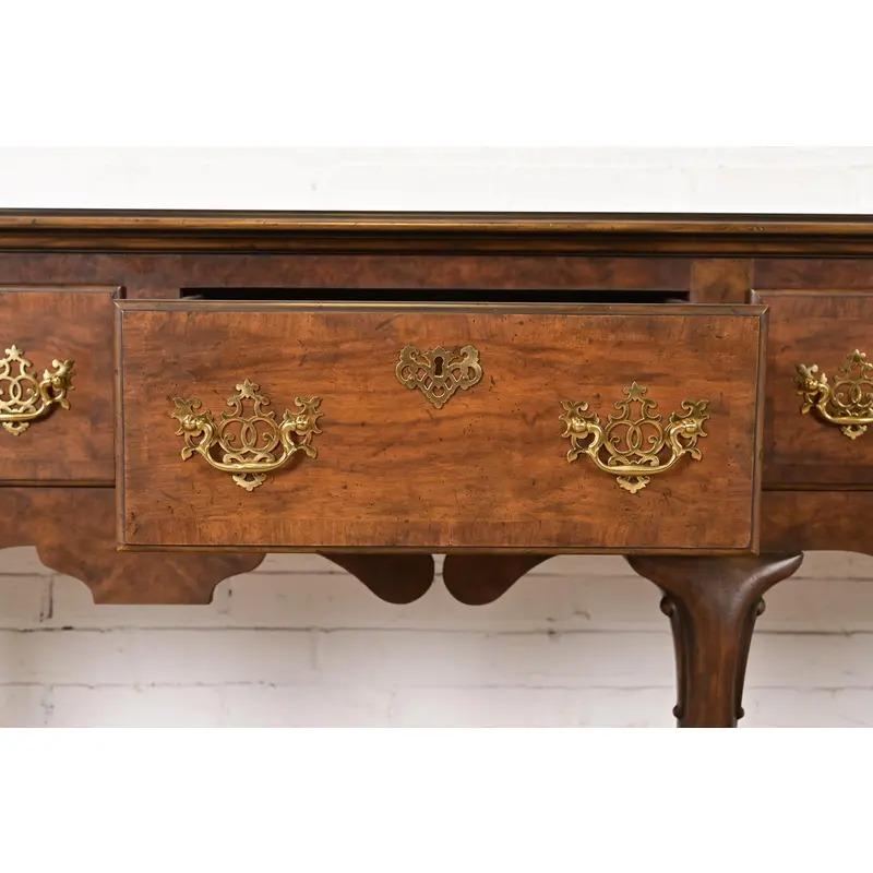Credenza Baker Furniture Georgian Burled Walnut Sideboard in vendita 2