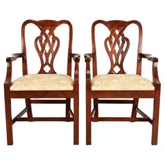 Paire de fauteuils en acajou sculpté de style géorgien de Baker Furniture