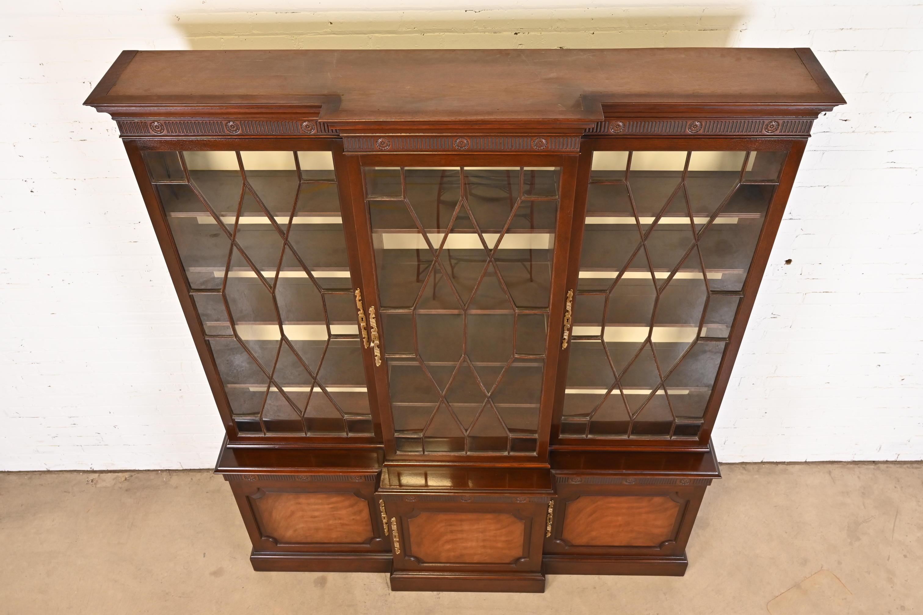 Baker Furniture Georgian Carved Mahogany Breakfront Bookcase Cabinet For Sale 5