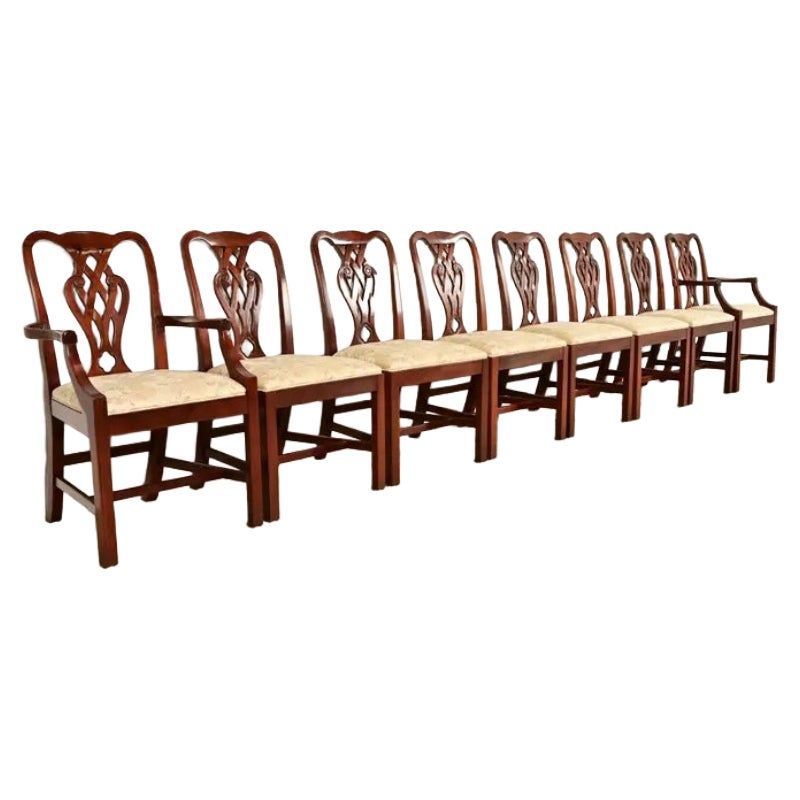 Baker Furniture Georgianische geschnitzte Mahagoni-Esszimmerstühle aus Mahagoni, achtteilig