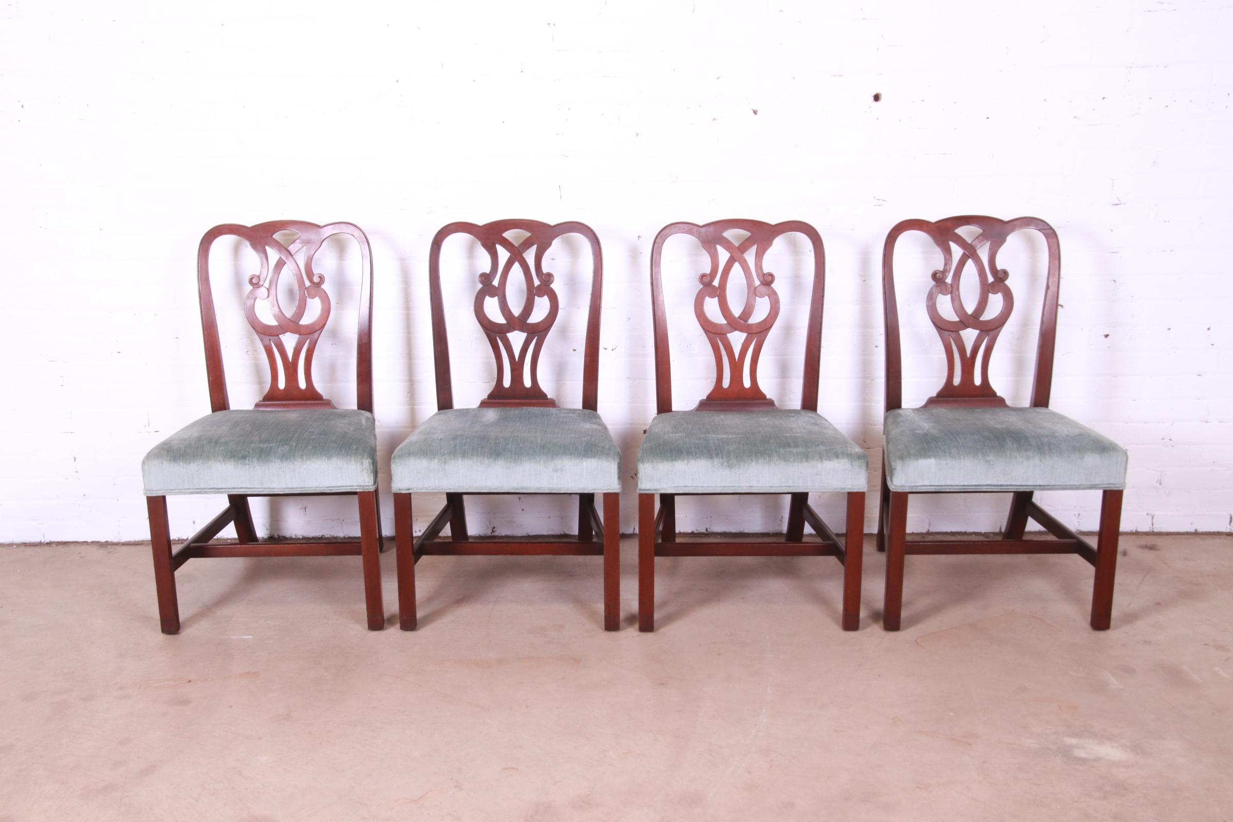 A gorgeous set of four Georgian or Chippendale style dining chairs

By Baker Furniture

USA, Circa 1940s

Carved mahogany frames, with light blue velvet upholstered seats.

Measures: 22