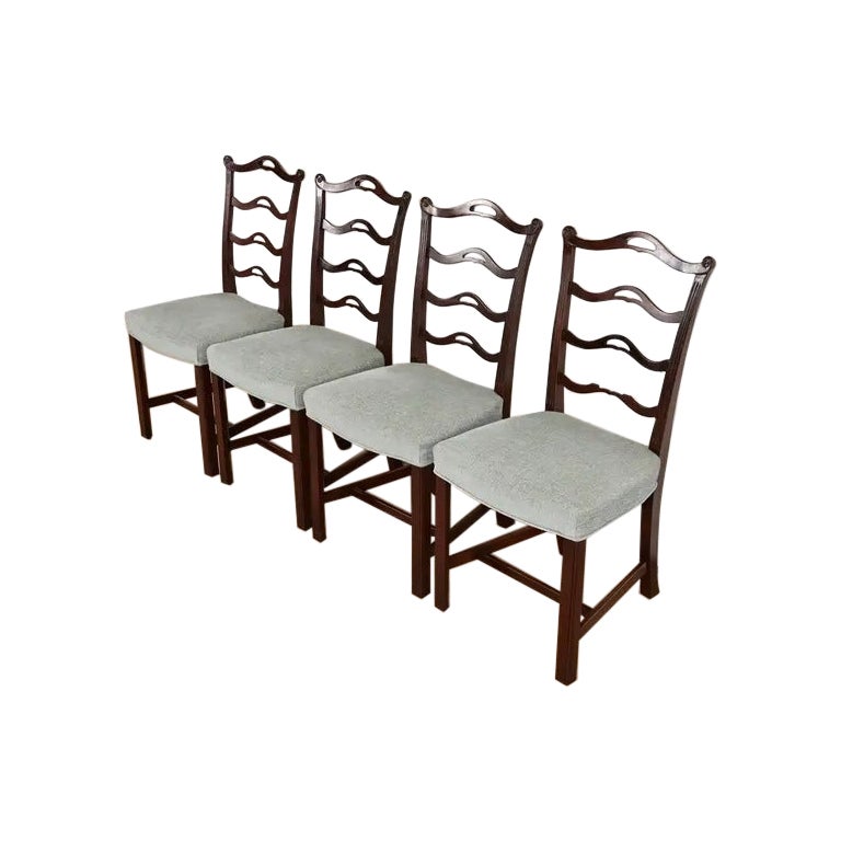 Baker Furniture - Chaises de salle à manger en acajou sculpté de style géorgien, ensemble de quatre chaises