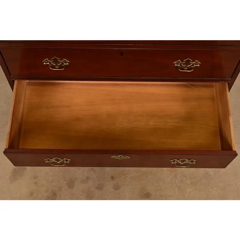 Baker Möbel Georgianische geschnitzte Mahagoni Acht-Schublade Highboy Kommode im Angebot 2