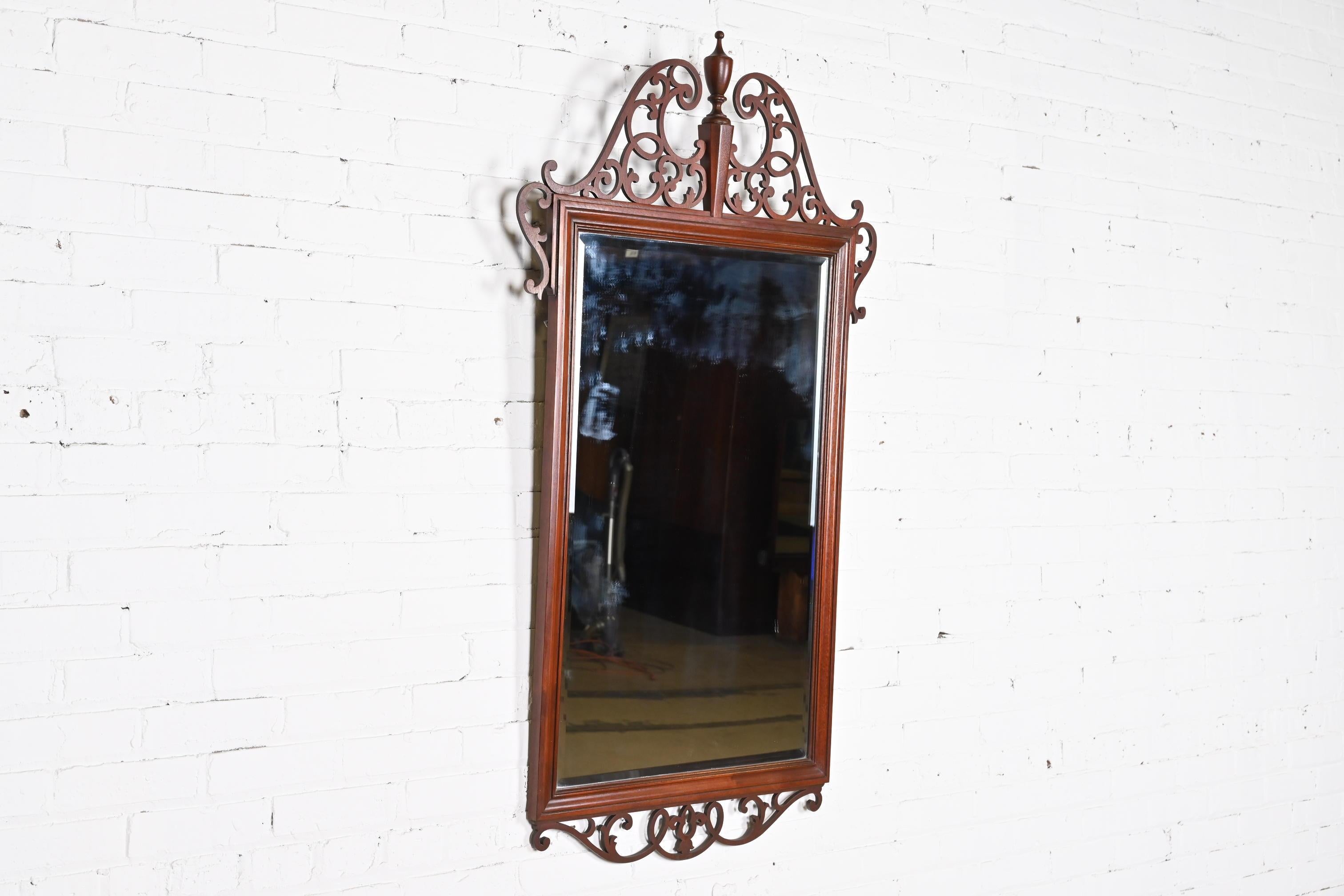Baker Furniture Georgian Carved Mahogany Framed Wall Mirror In Good Condition For Sale In South Bend, IN