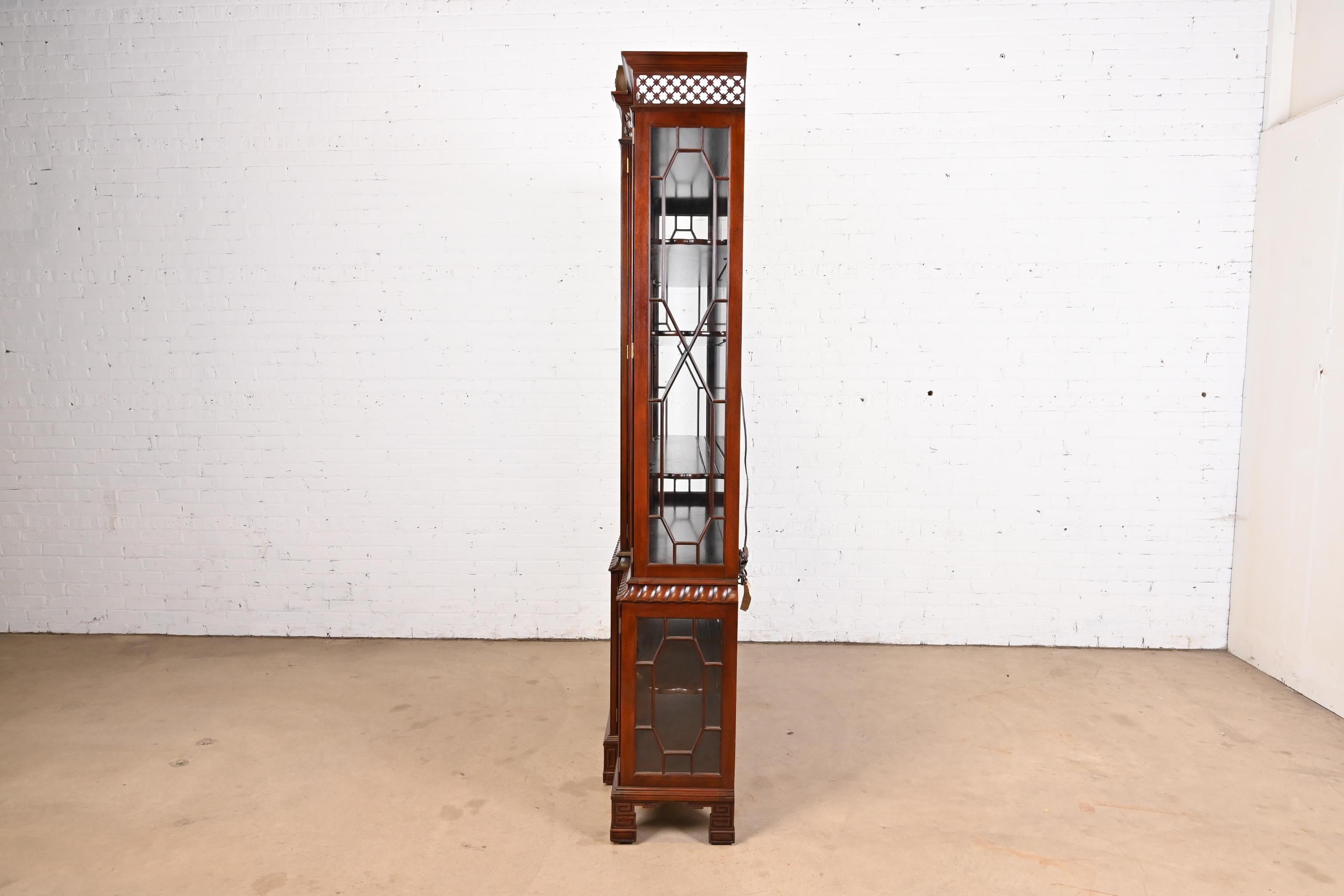 Baker Furniture Georgian Carved Mahogany Lighted Breakfront Bookcase 4