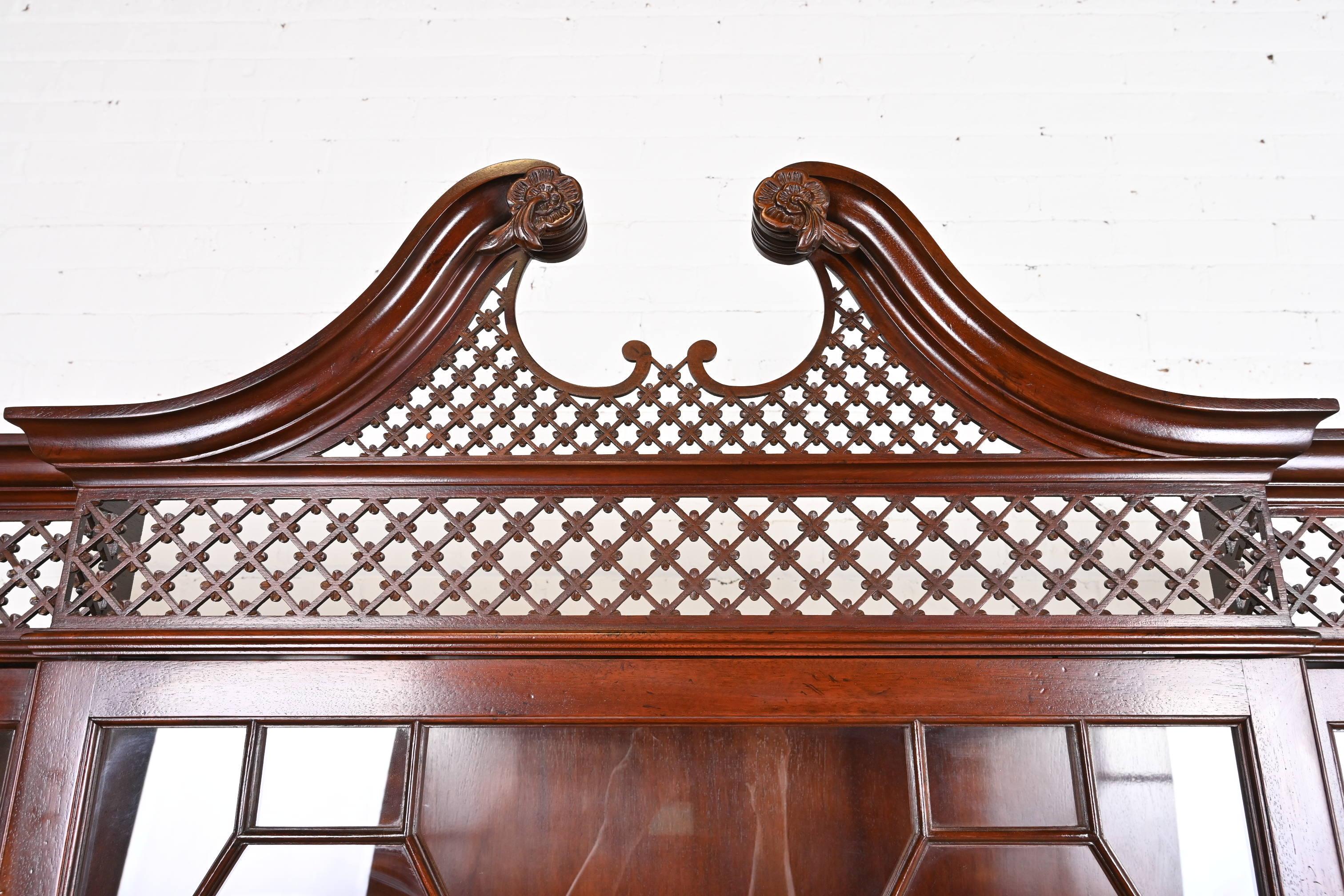 Baker Furniture Georgian Carved Mahogany Lighted Breakfront Bookcase 2