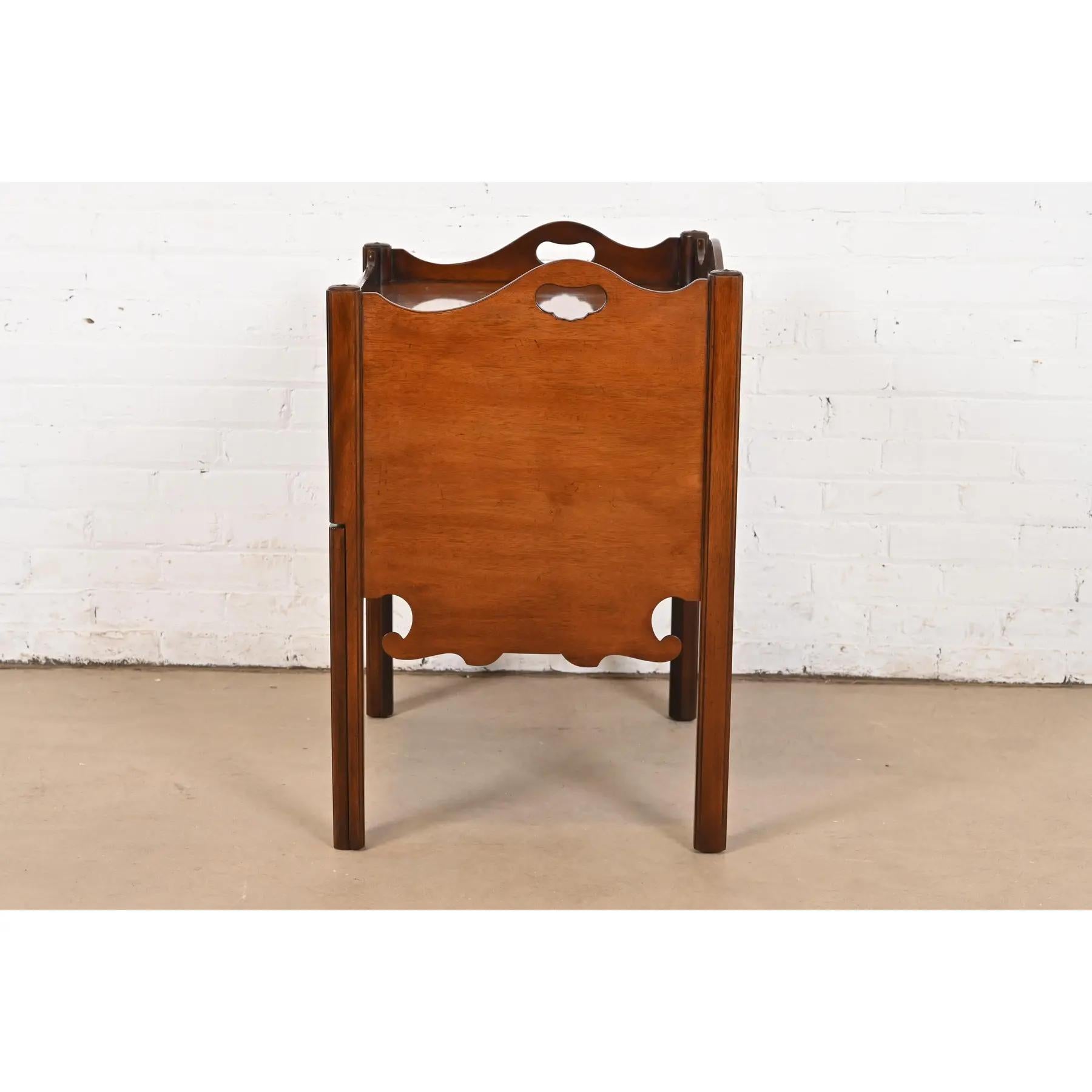 Baker Furniture Georgian Carved Mahogany Nightstand or Occasional Side Table For Sale 5