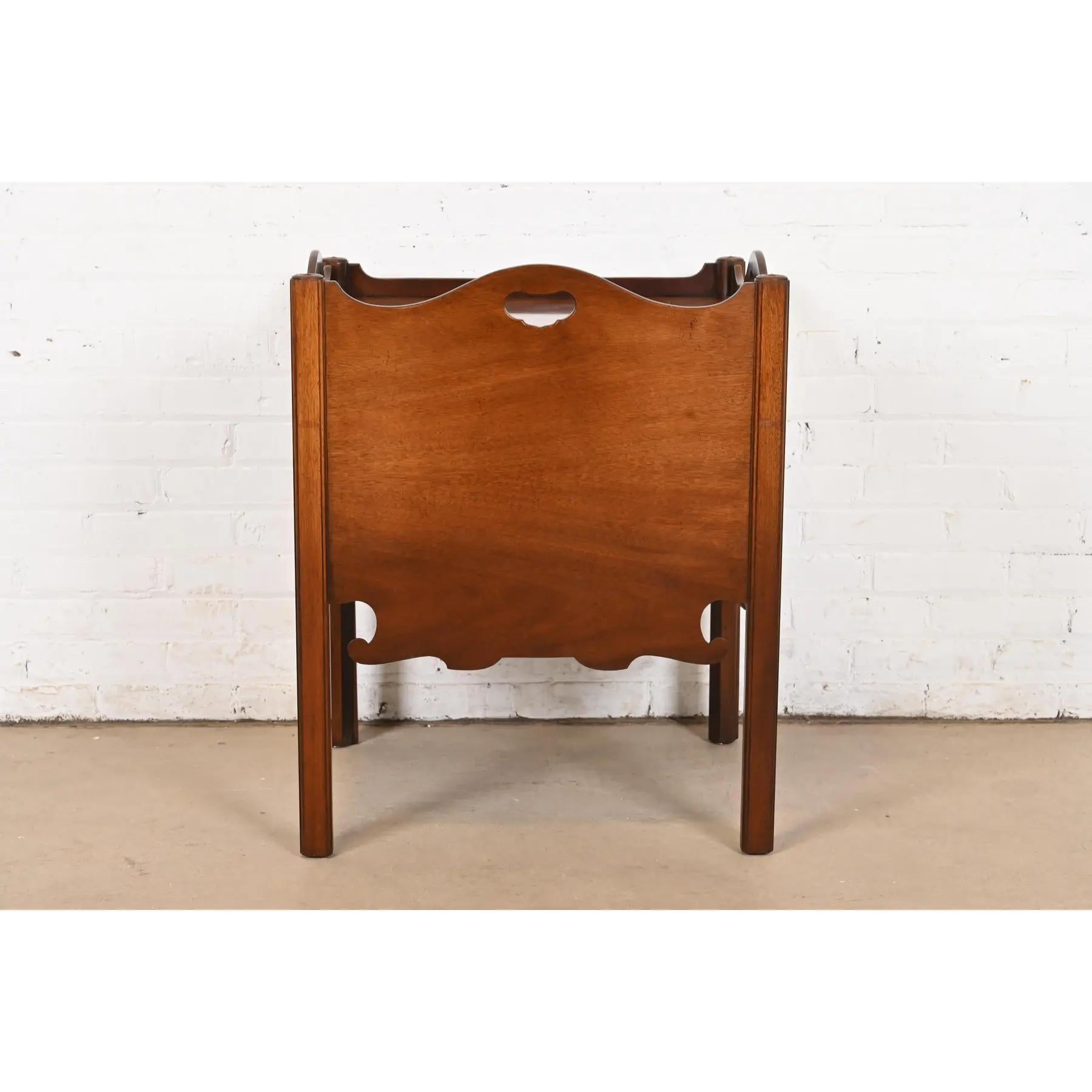 Baker Furniture Georgian Carved Mahogany Nightstand or Occasional Side Table For Sale 6