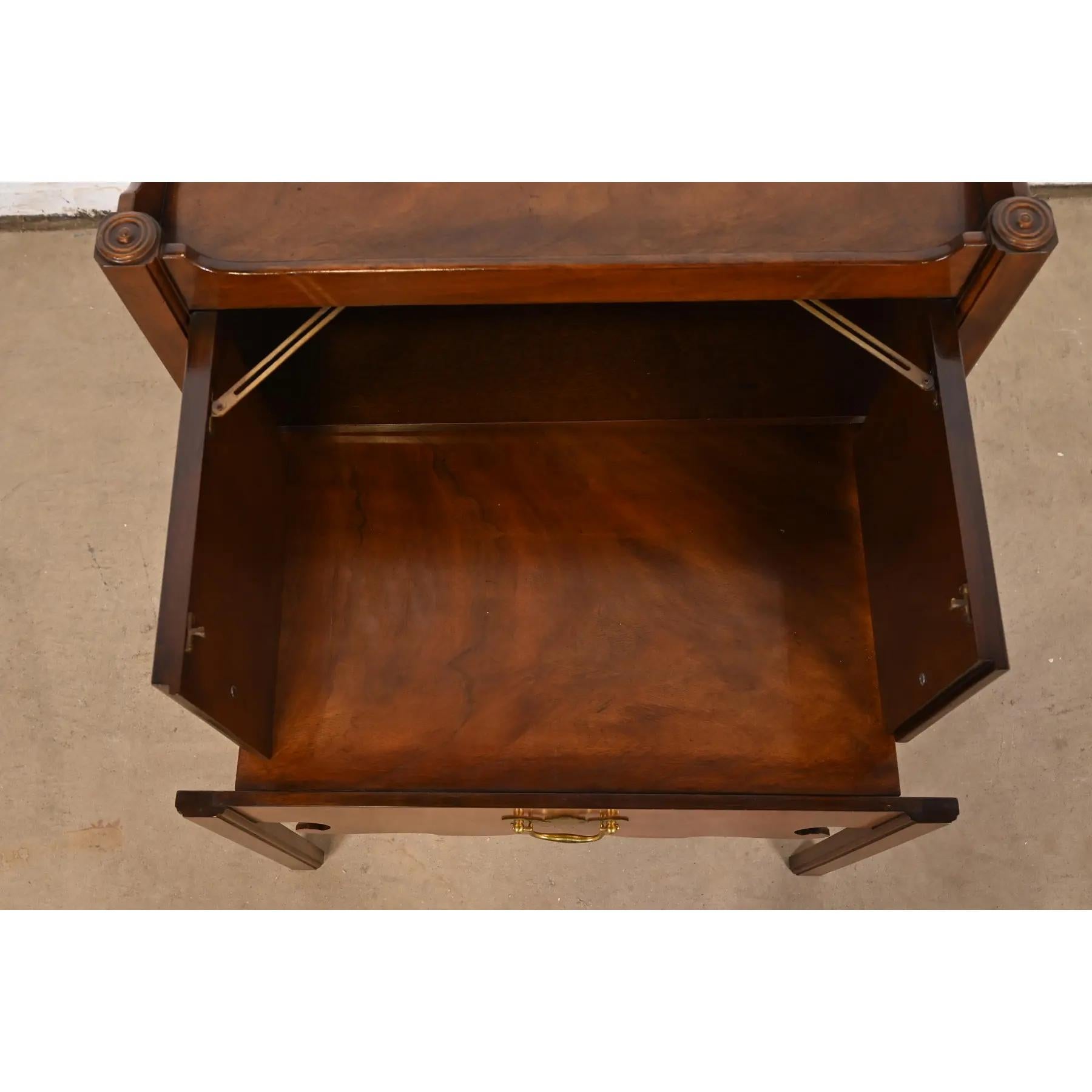 Baker Furniture Georgian Carved Mahogany Nightstand or Occasional Side Table For Sale 1