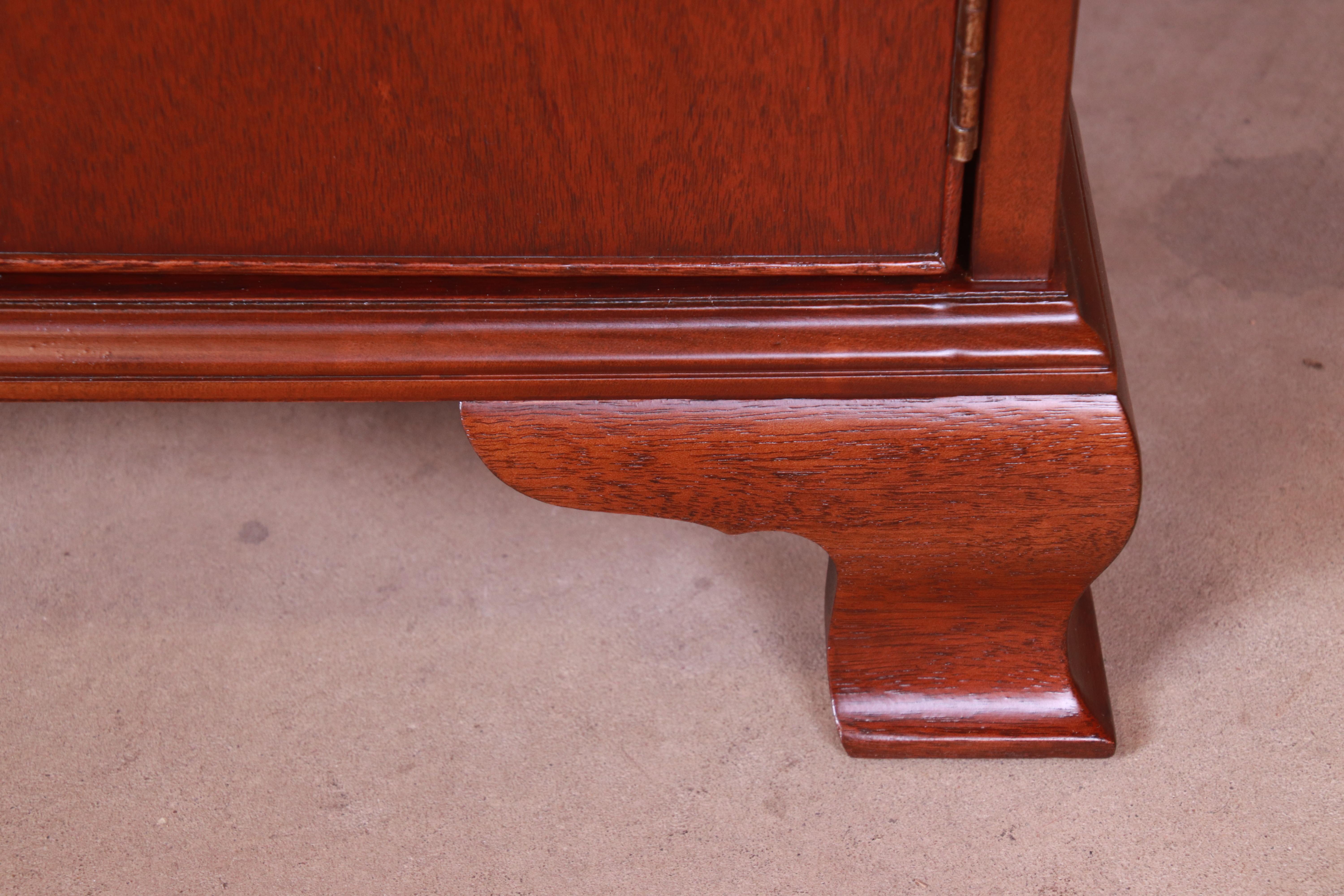 Baker Furniture Georgian Carved Mahogany Nightstands, Newly Refinished For Sale 9