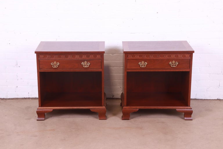 A gorgeous pair of Georgian or Chippendale style nightstands or end tables

By Baker Furniture

USA, Circa 1980s

Carved mahogany, with original brass hardware.

Measures: 24