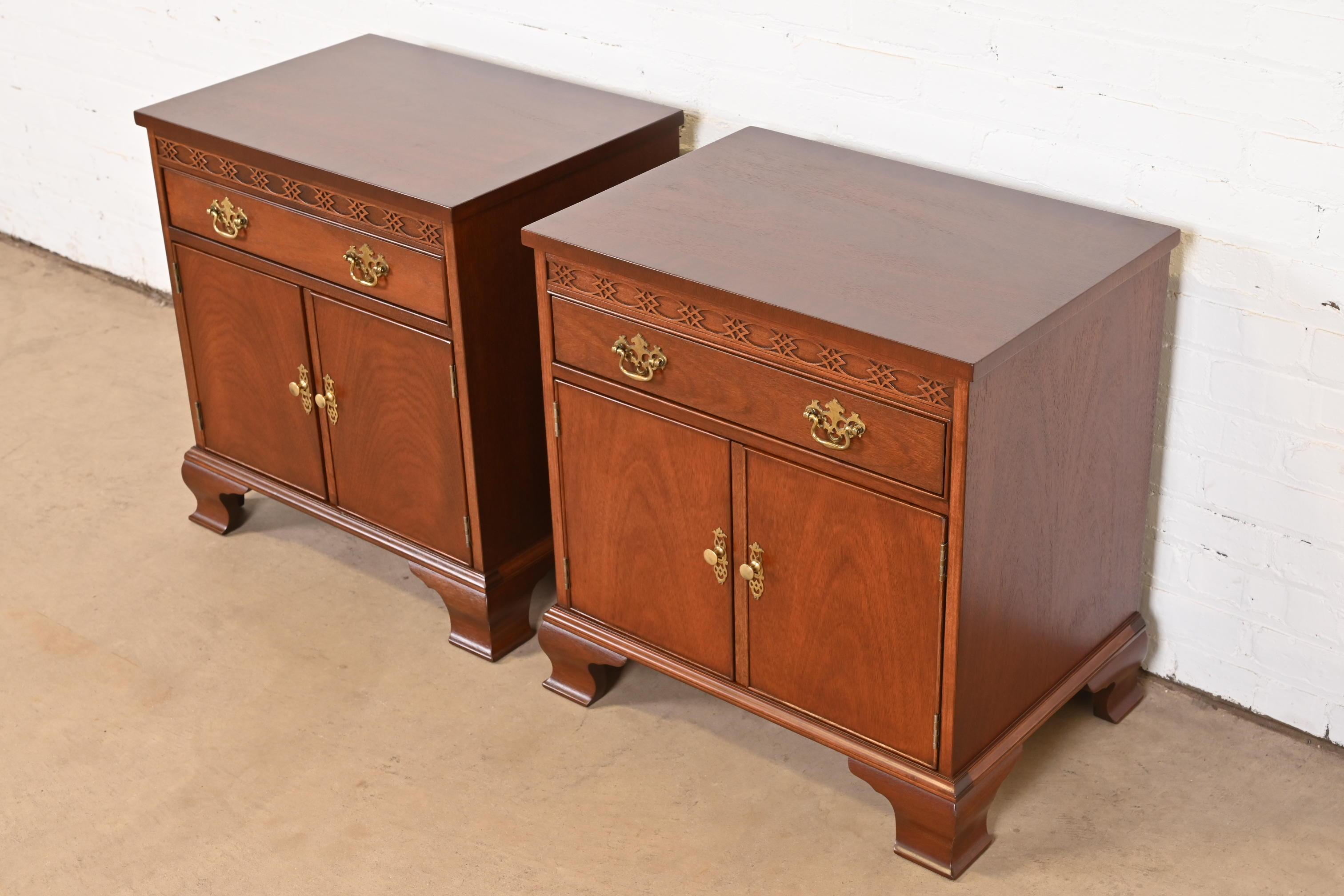 Baker Furniture Georgian Carved Mahogany Nightstands, Newly Refinished In Good Condition For Sale In South Bend, IN