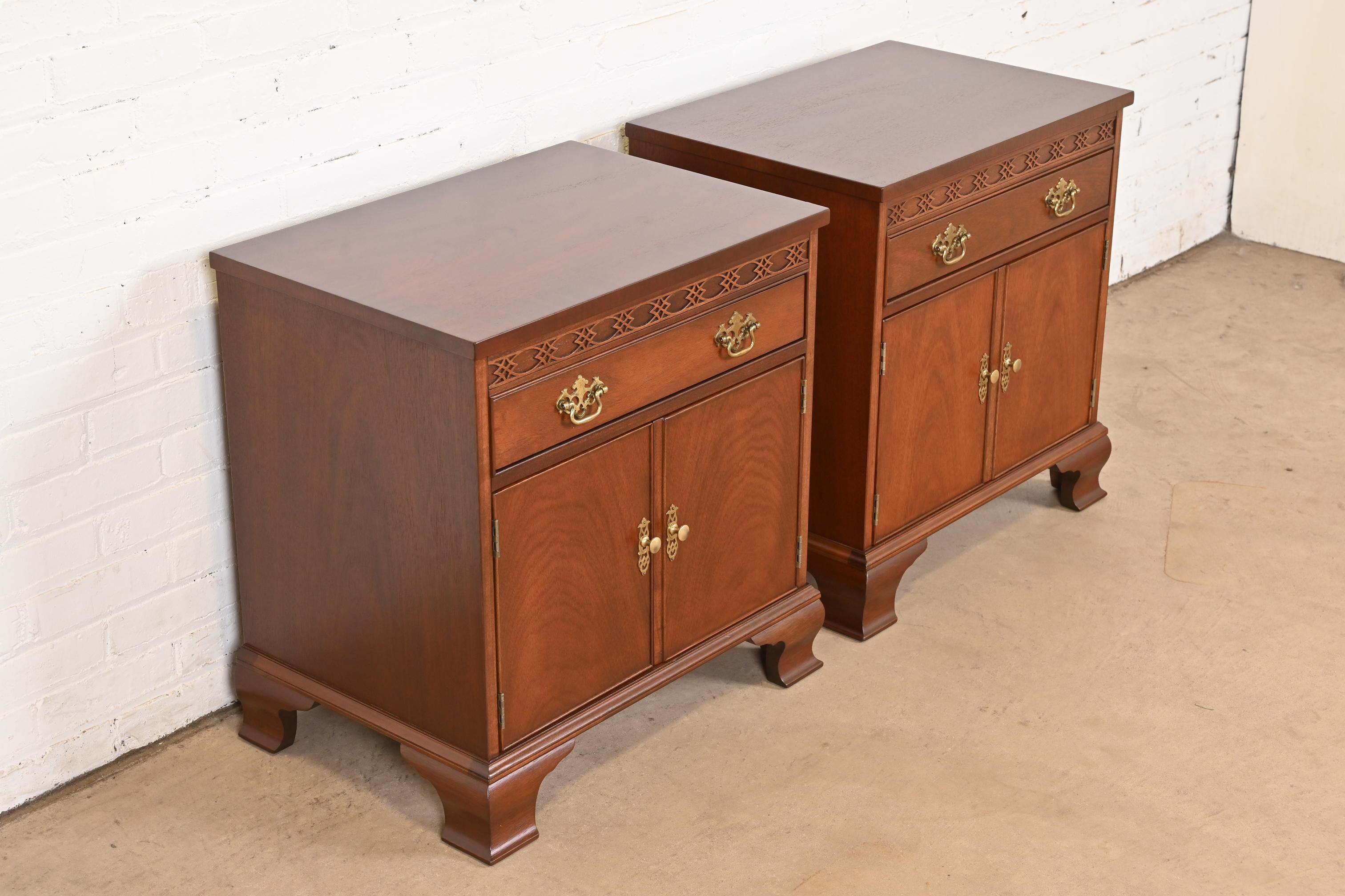 Brass Baker Furniture Georgian Carved Mahogany Nightstands, Newly Refinished For Sale