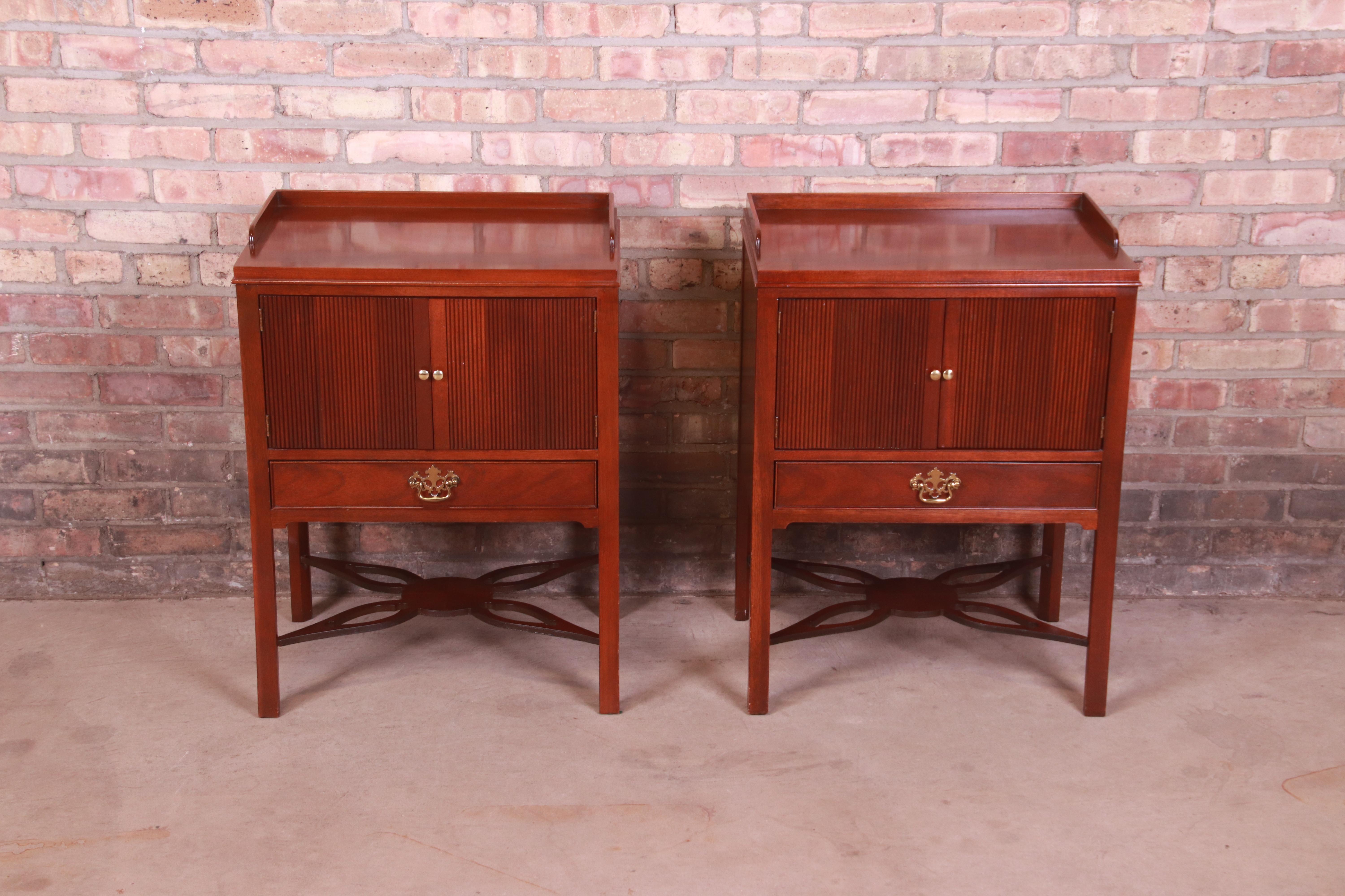 A gorgeous pair of Georgian or Chippendale style nightstands

By Baker Furniture

USA, Circa 1980s

Carved mahogany, with original brass hardware.

Measures: 22