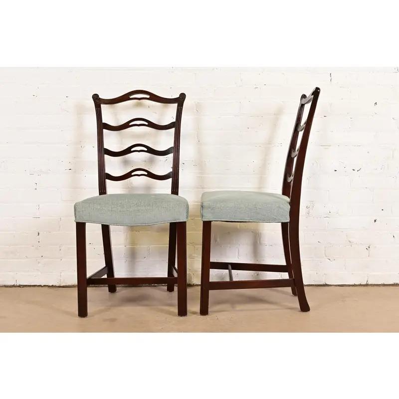 Baker Furniture Georgianische geschnitzte Mahagoni Beistellstühle oder Esszimmerstühle, Paar im Angebot 5