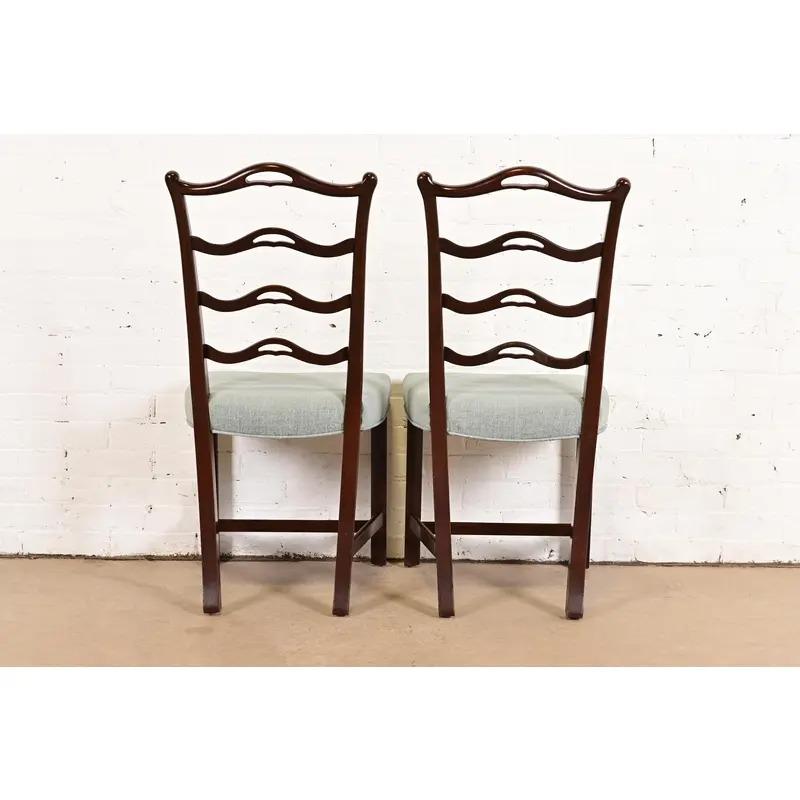 Baker Furniture Georgianische geschnitzte Mahagoni Beistellstühle oder Esszimmerstühle, Paar im Angebot 6