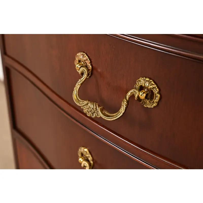 Meubles Baker - Commode à trois tiroirs en acajou sculpté de style géorgien en vente 5