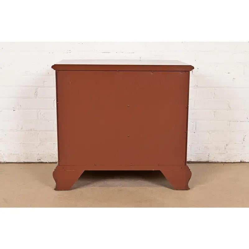 Meubles Baker - Commode à trois tiroirs en acajou sculpté de style géorgien en vente 8