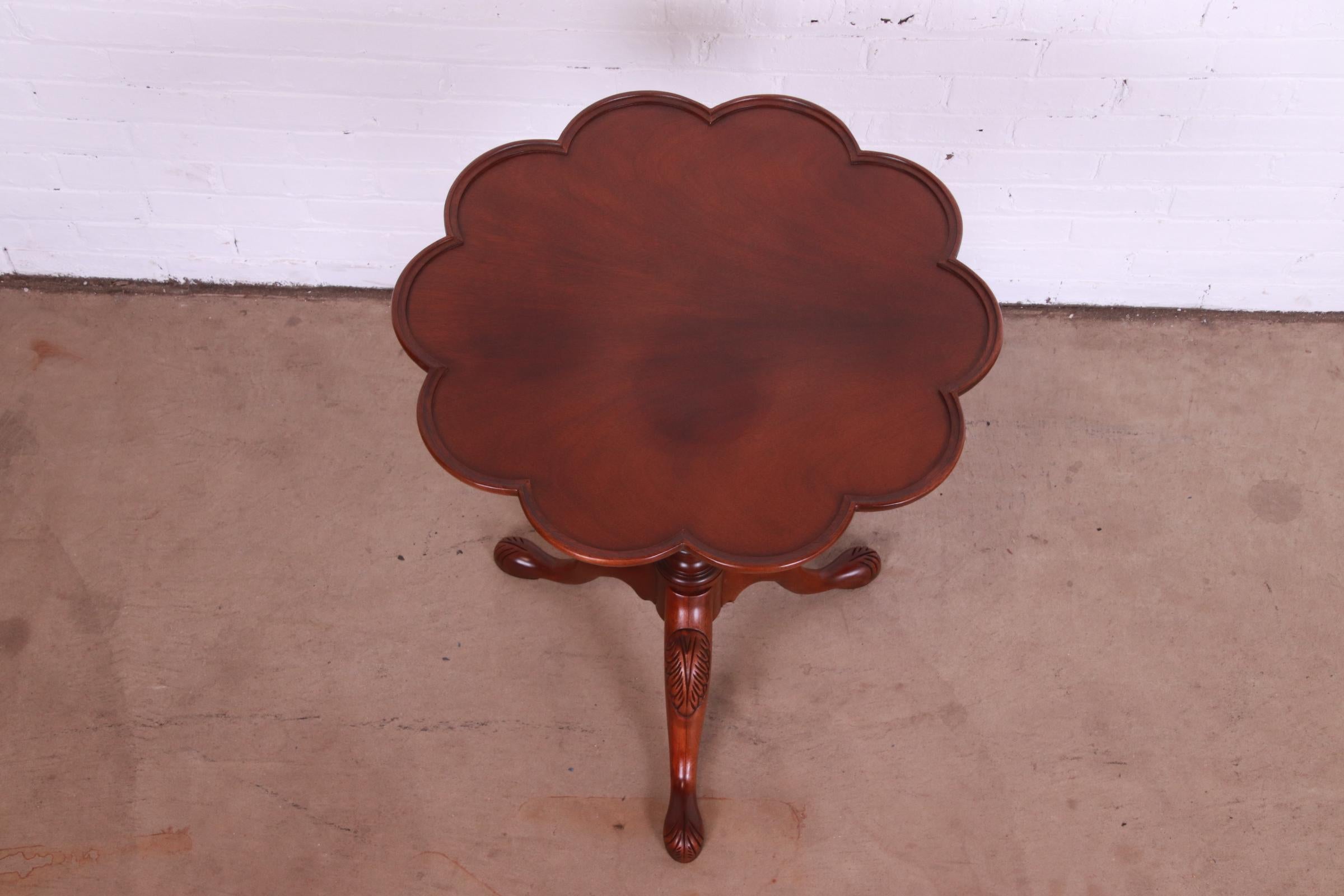 Baker Furniture Georgian Carved Mahogany Tilt Top Pedestal Tea Table For Sale 6