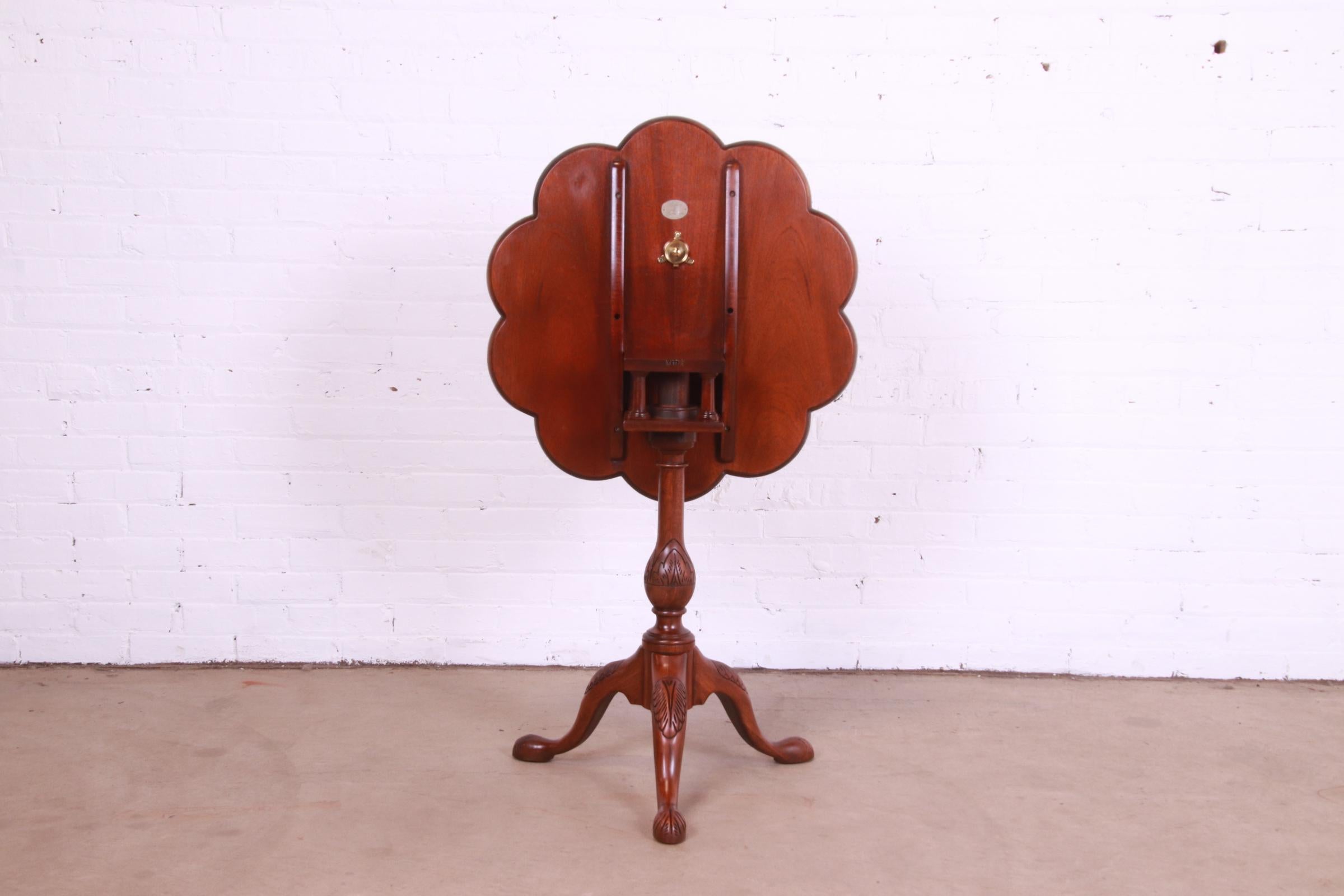 Baker Furniture Georgian Carved Mahogany Tilt Top Pedestal Tea Table For Sale 8
