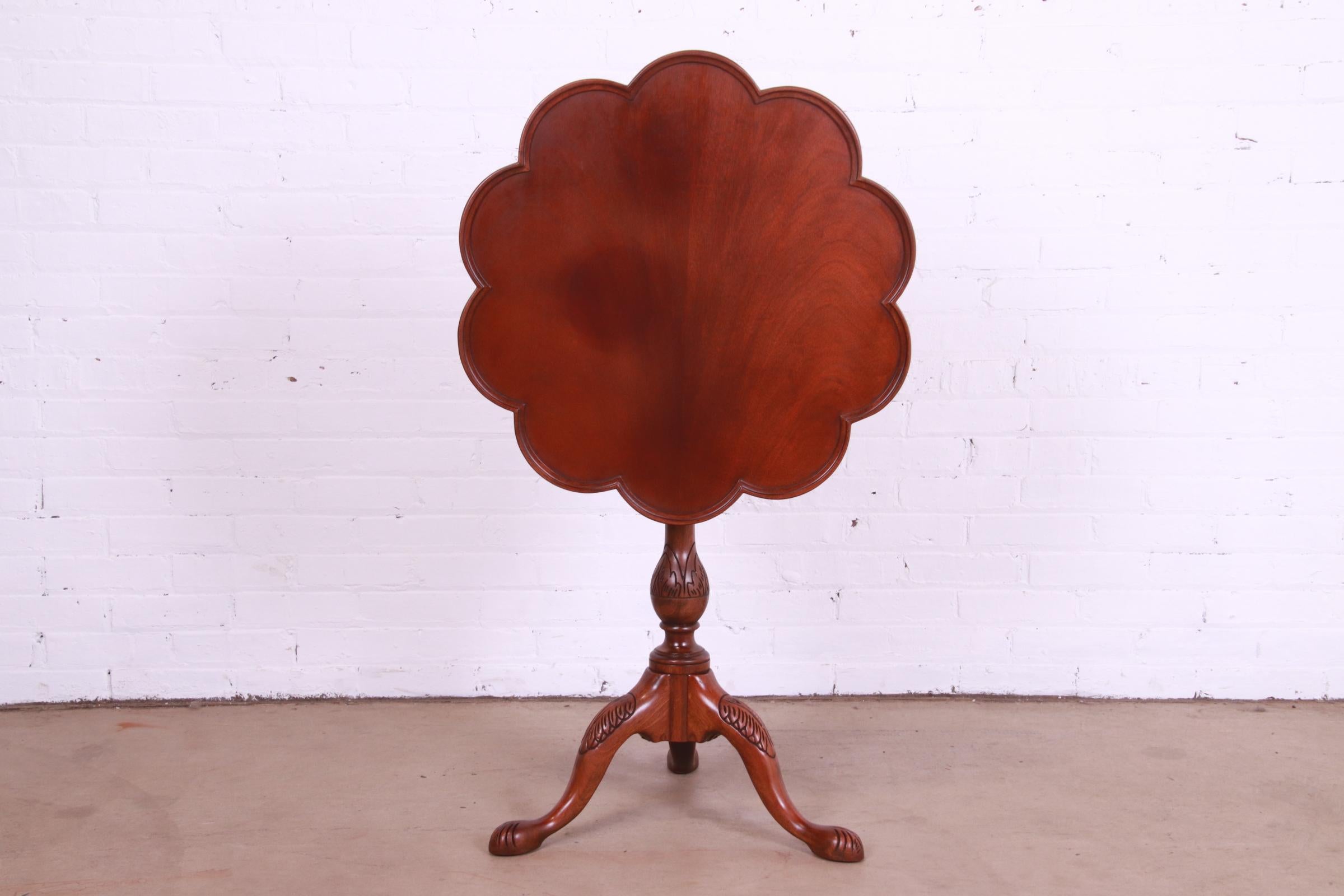Baker Furniture Georgian Carved Mahogany Tilt Top Pedestal Tea Table For Sale 9