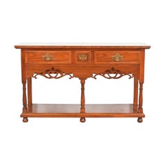 Baker Furniture Buffet ou table console en noyer sculpté de style géorgien
