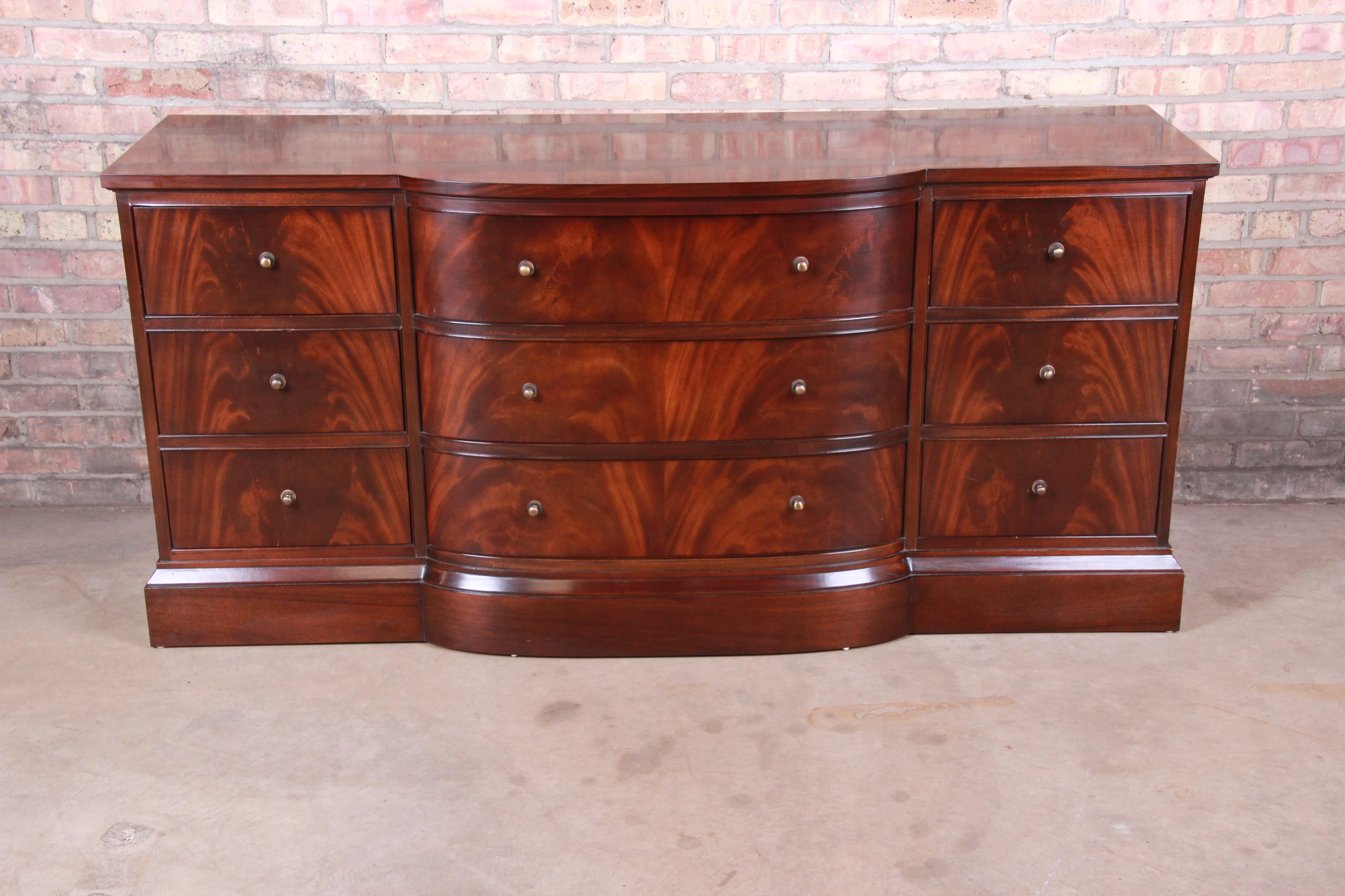 An exceptional Georgian style long dresser or credenza

By Baker Furniture

USA, circa 2000

Book-matched flame mahogany, with brass hardware.

Measures: 71.25