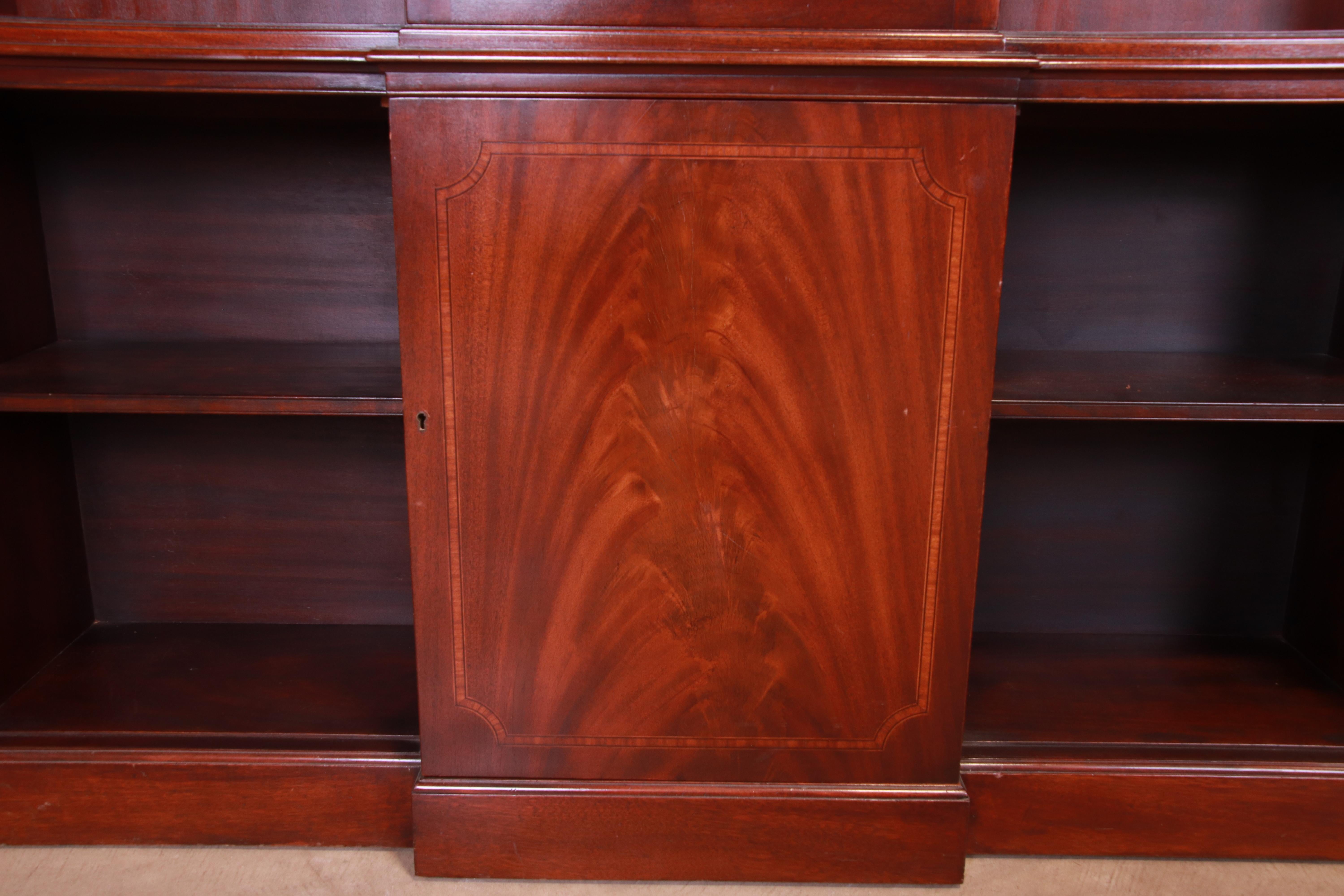 Mid-20th Century Baker Furniture Georgian Flame Mahogany Breakfront Bookcase Cabinet, circa 1940s