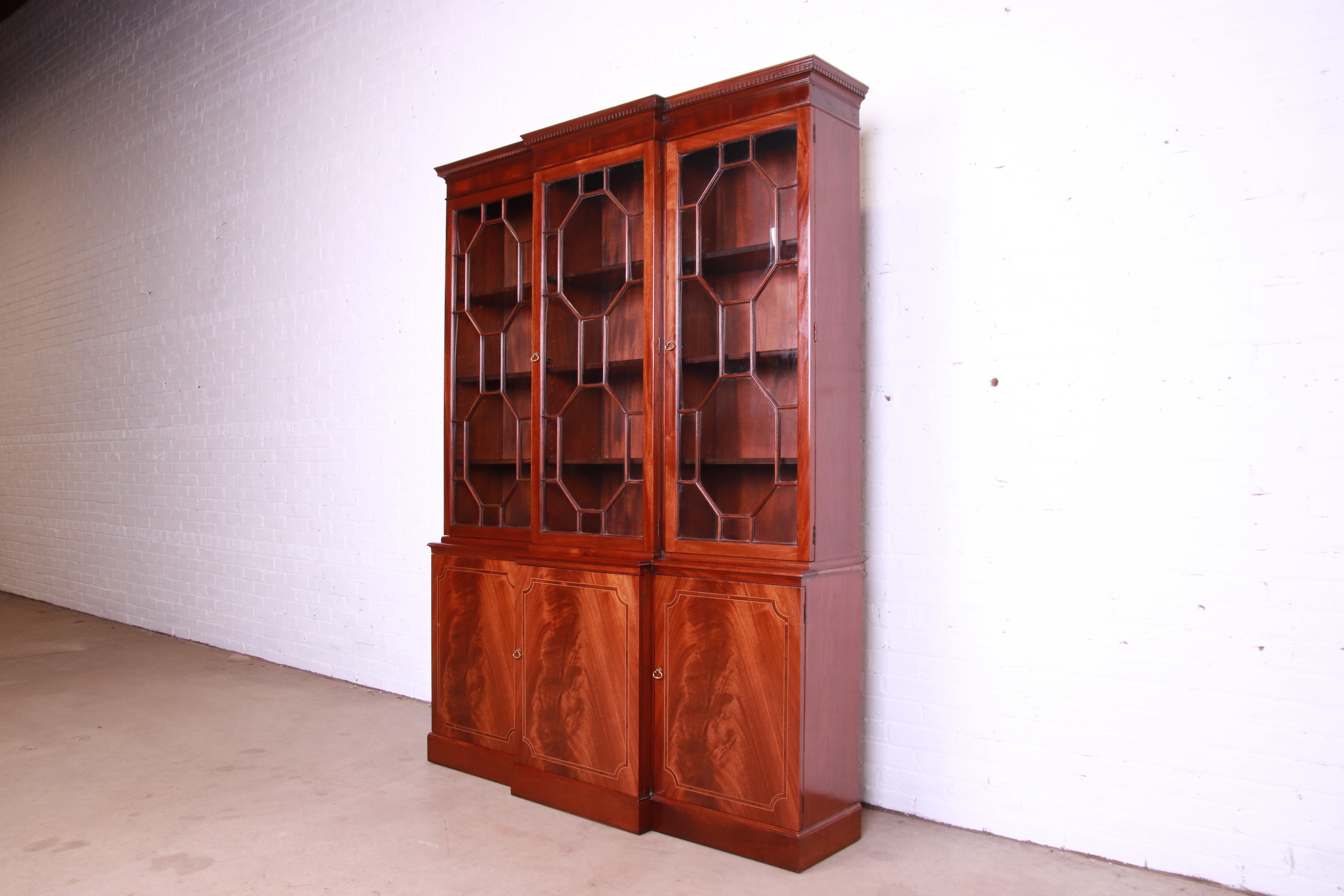 Baker Furniture Georgian Flame Mahogany Breakfront Bookcase Cabinet In Good Condition In South Bend, IN