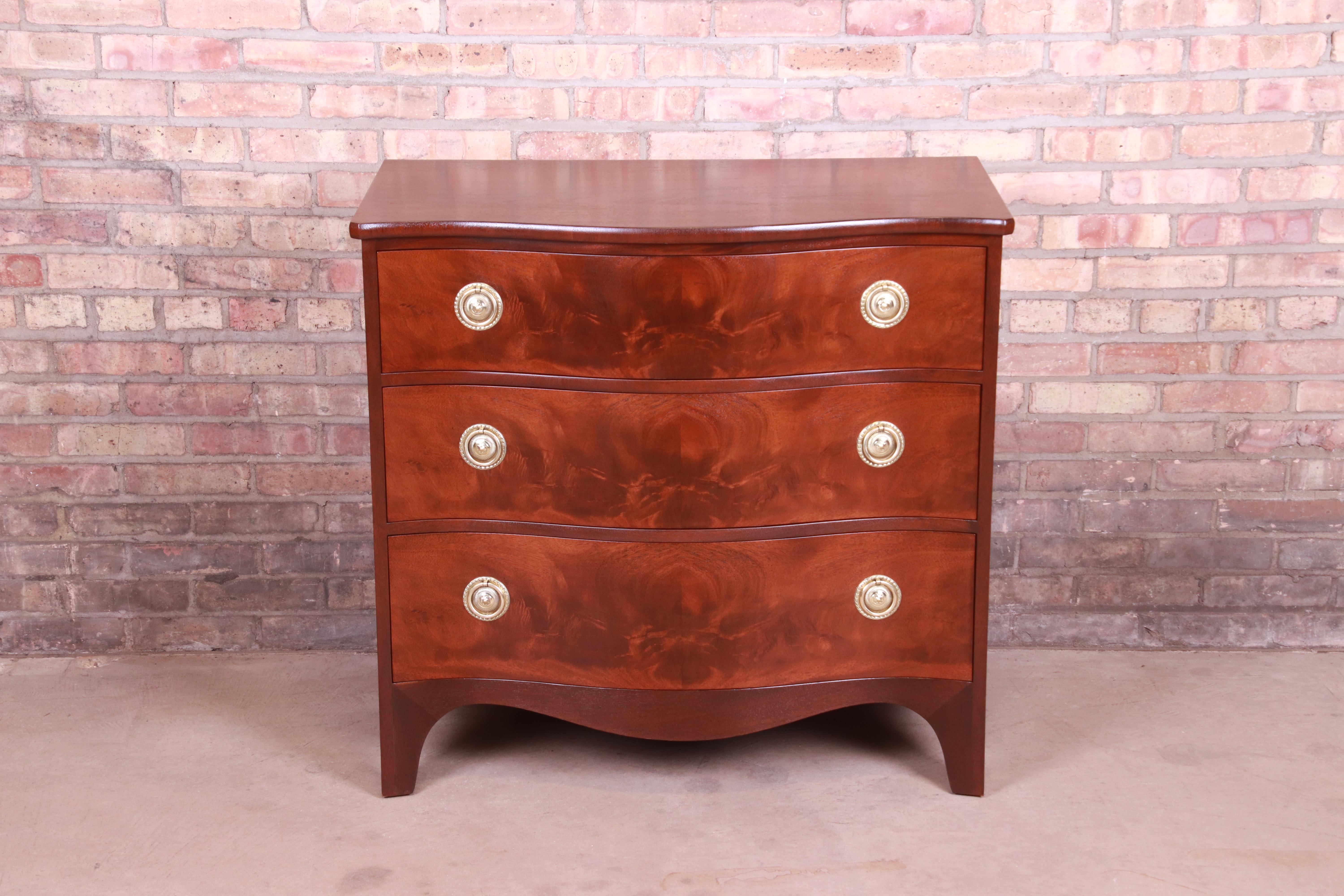 A gorgeous Georgian style bow front three-drawer chest of drawers or commode

By Baker Furniture

USA, Circa 1960s

Book matched mahogany, with original brass hardware.

Measures: 36.25