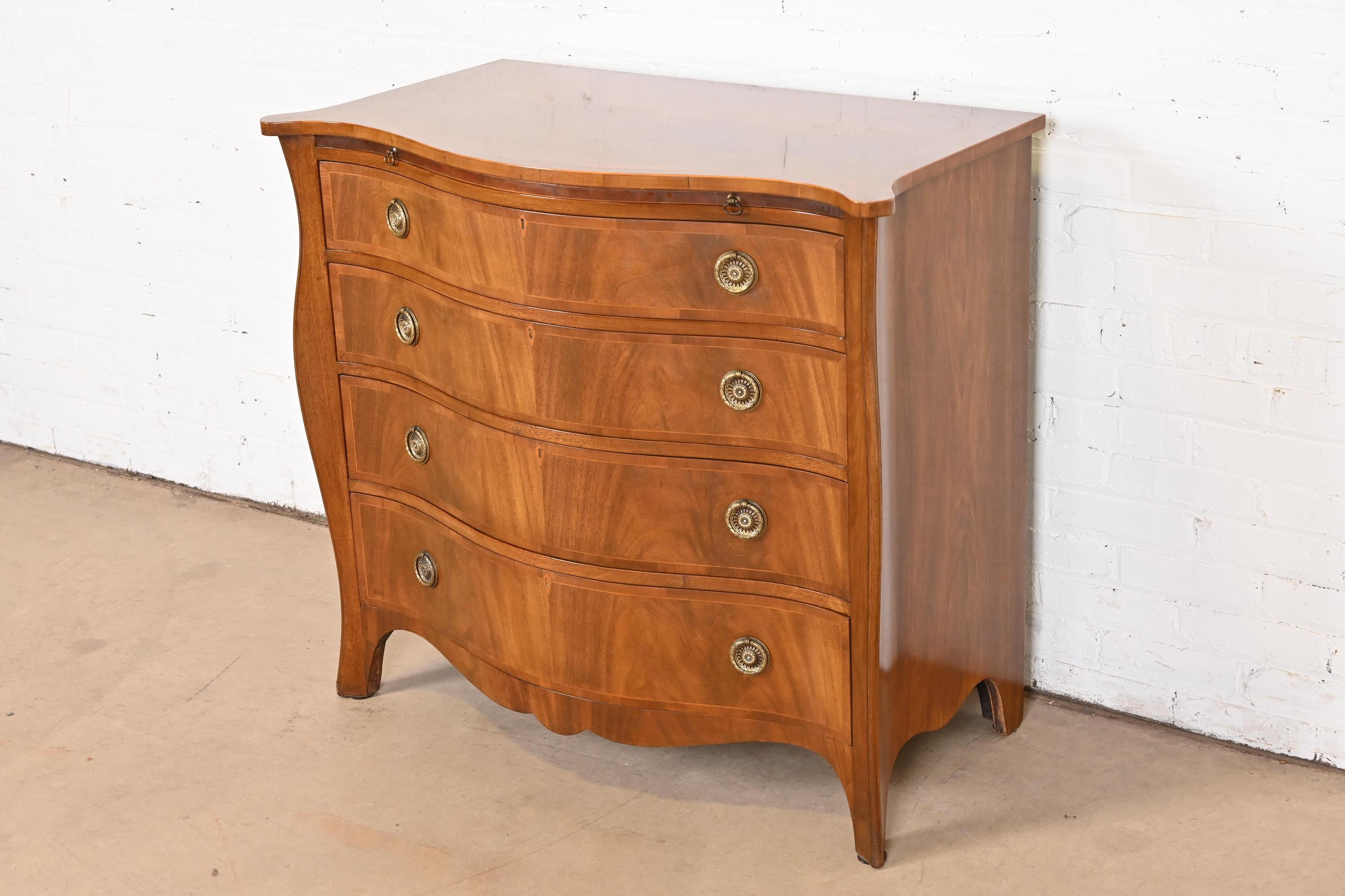 Baker Furniture Georgian Flame Mahogany Serpentine Front Chest of Drawers, 1940s In Good Condition For Sale In South Bend, IN