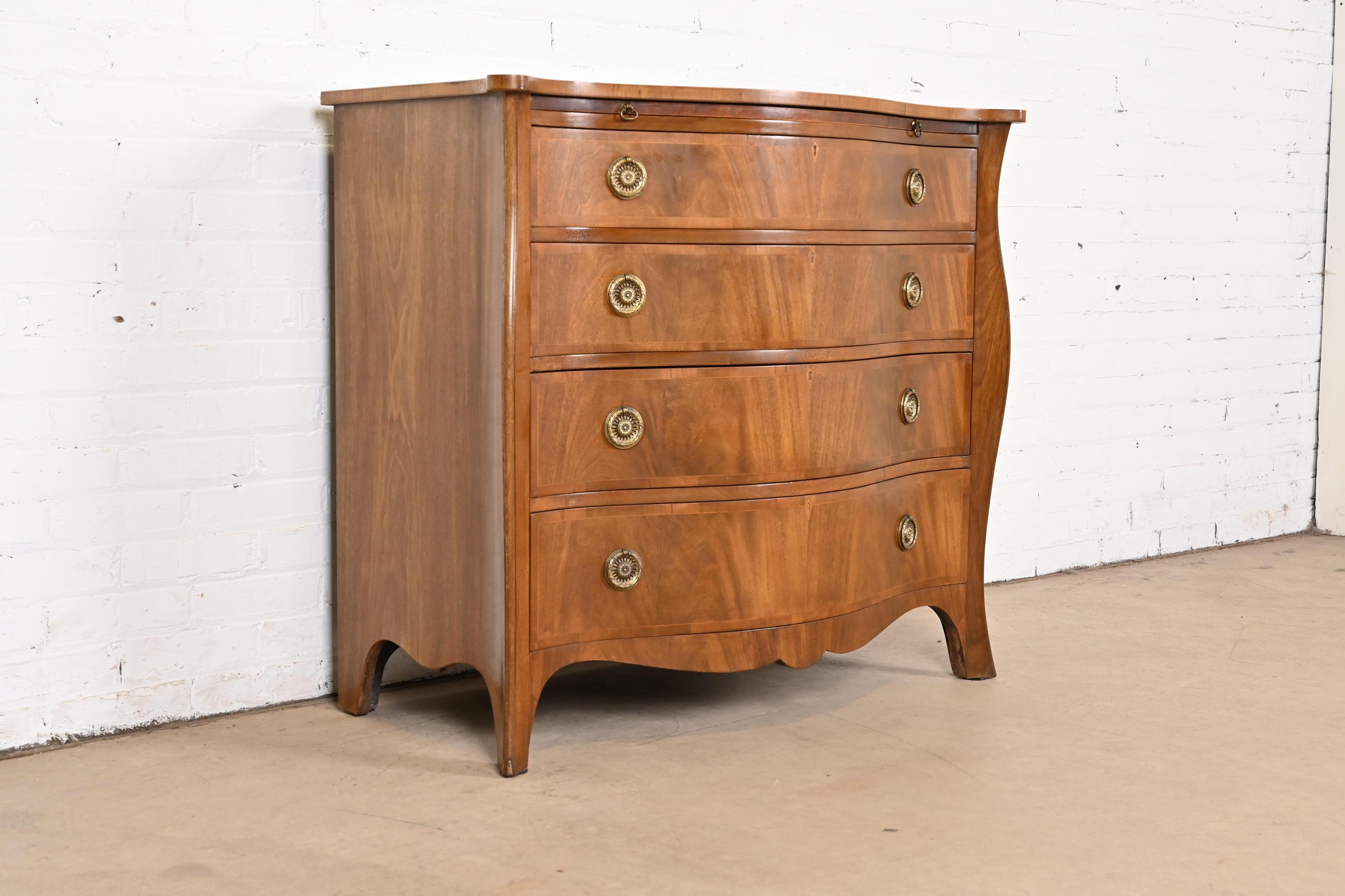 Mid-20th Century Baker Furniture Georgian Flame Mahogany Serpentine Front Chest of Drawers, 1940s For Sale