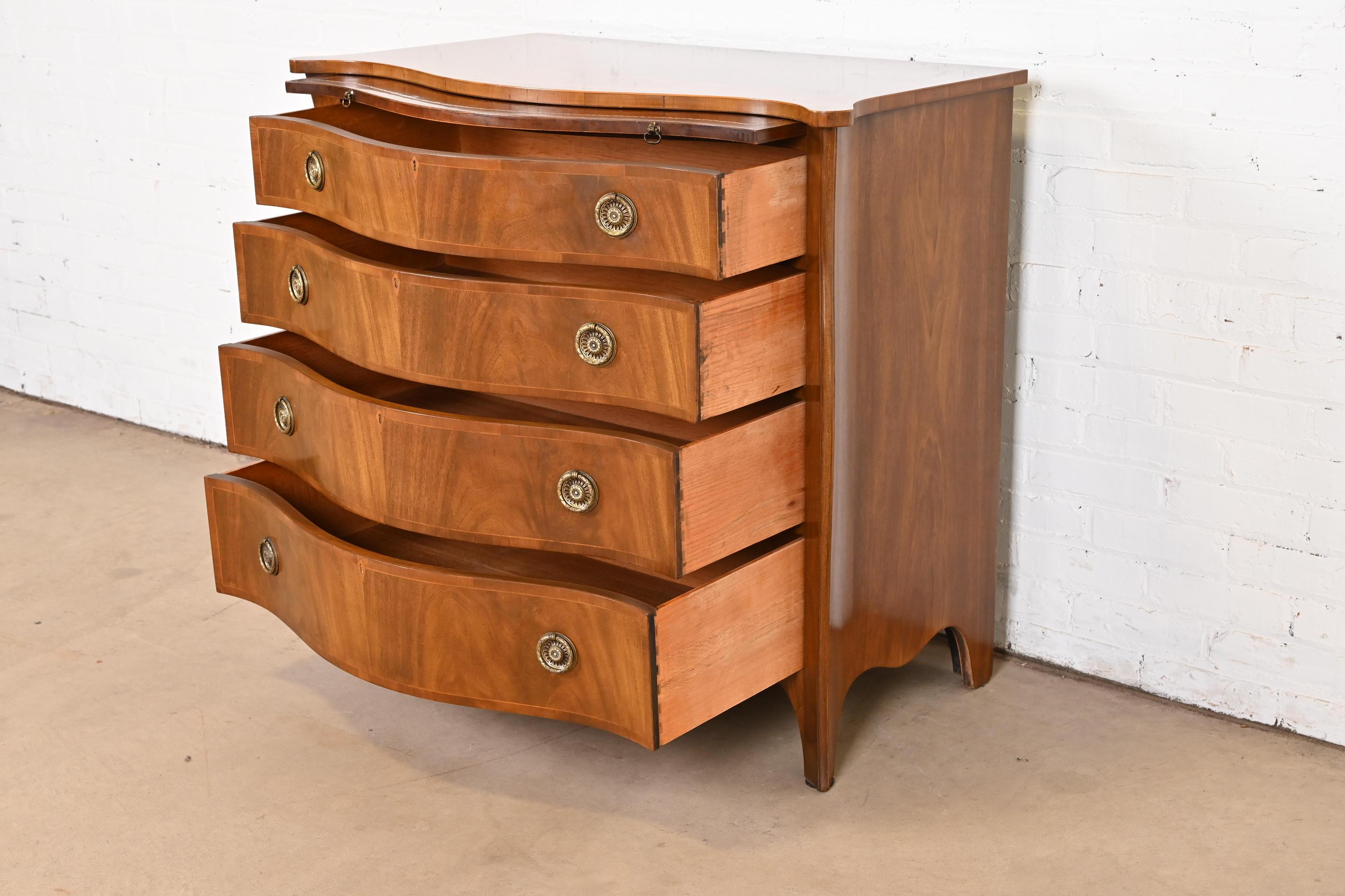 Baker Furniture Georgian Flame Mahogany Serpentine Front Chest of Drawers, 1940s For Sale 1