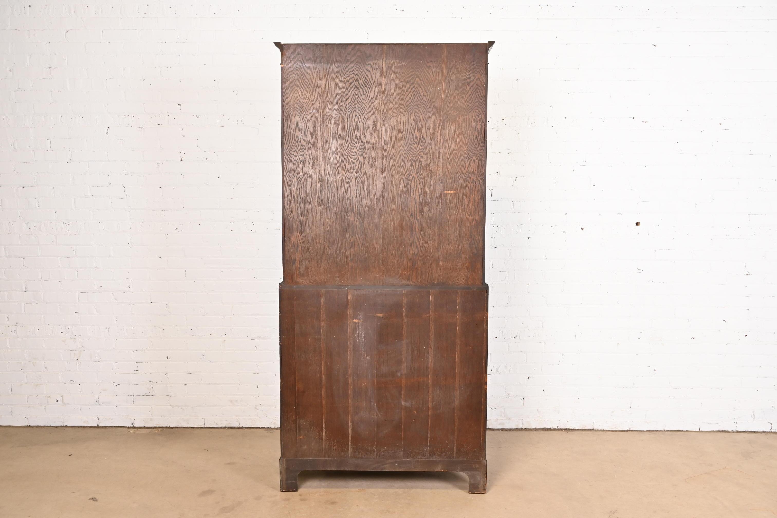 Baker Furniture Bureau georgiano in mogano intarsiato con libreria e scrivania in vendita 5