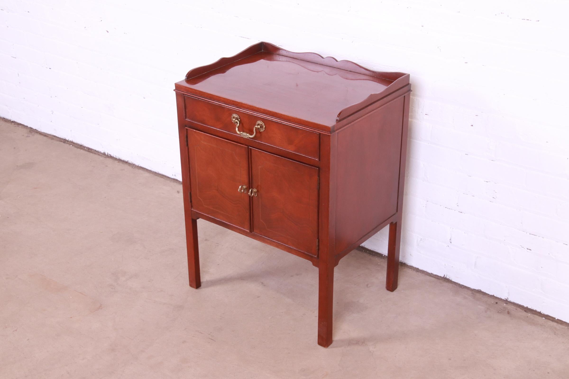 Baker Furniture Georgian Inlaid Mahogany Nightstand In Good Condition For Sale In South Bend, IN