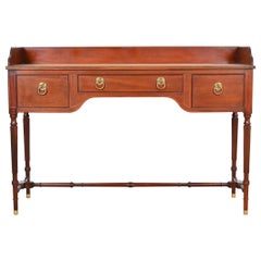 Baker Furniture Credenza o Buffet Server in mogano intarsiato georgiano