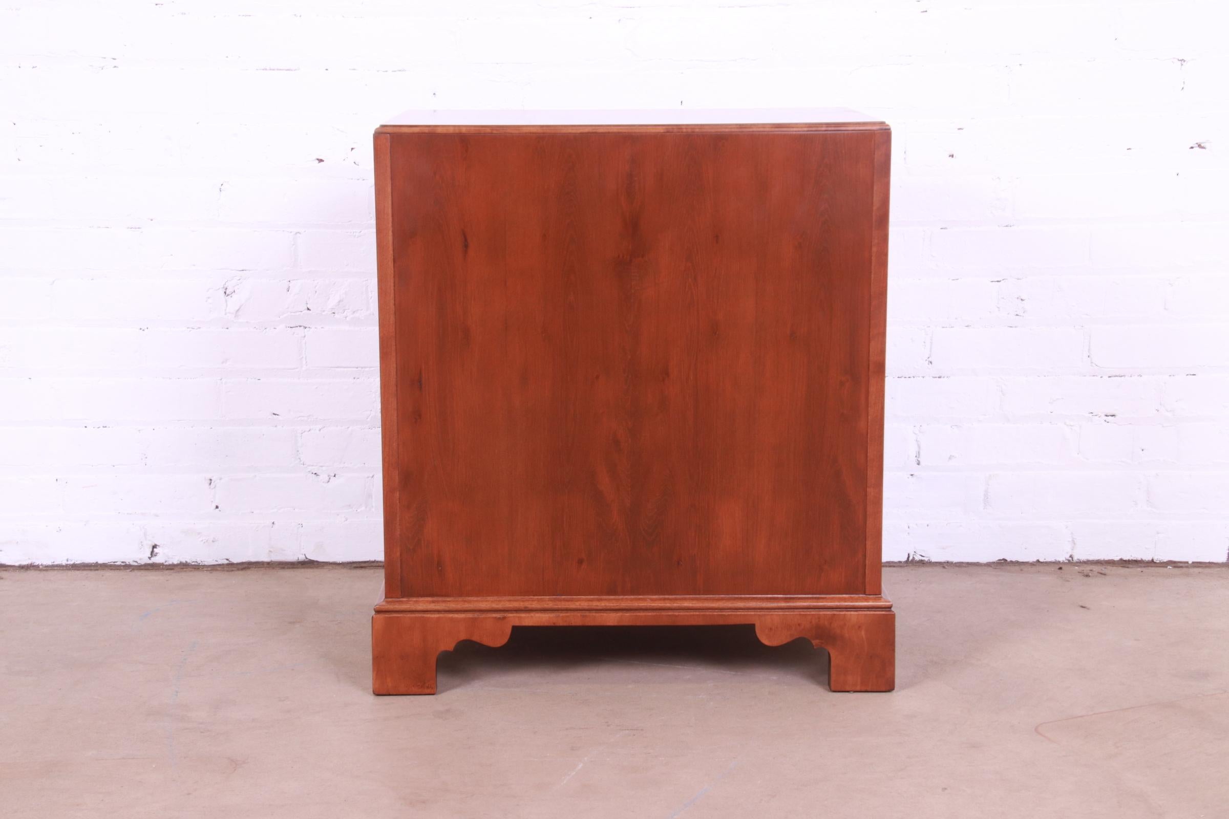 Baker Furniture Georgian Mahogany and Yew Wood Commode or Bachelor Chest For Sale 13