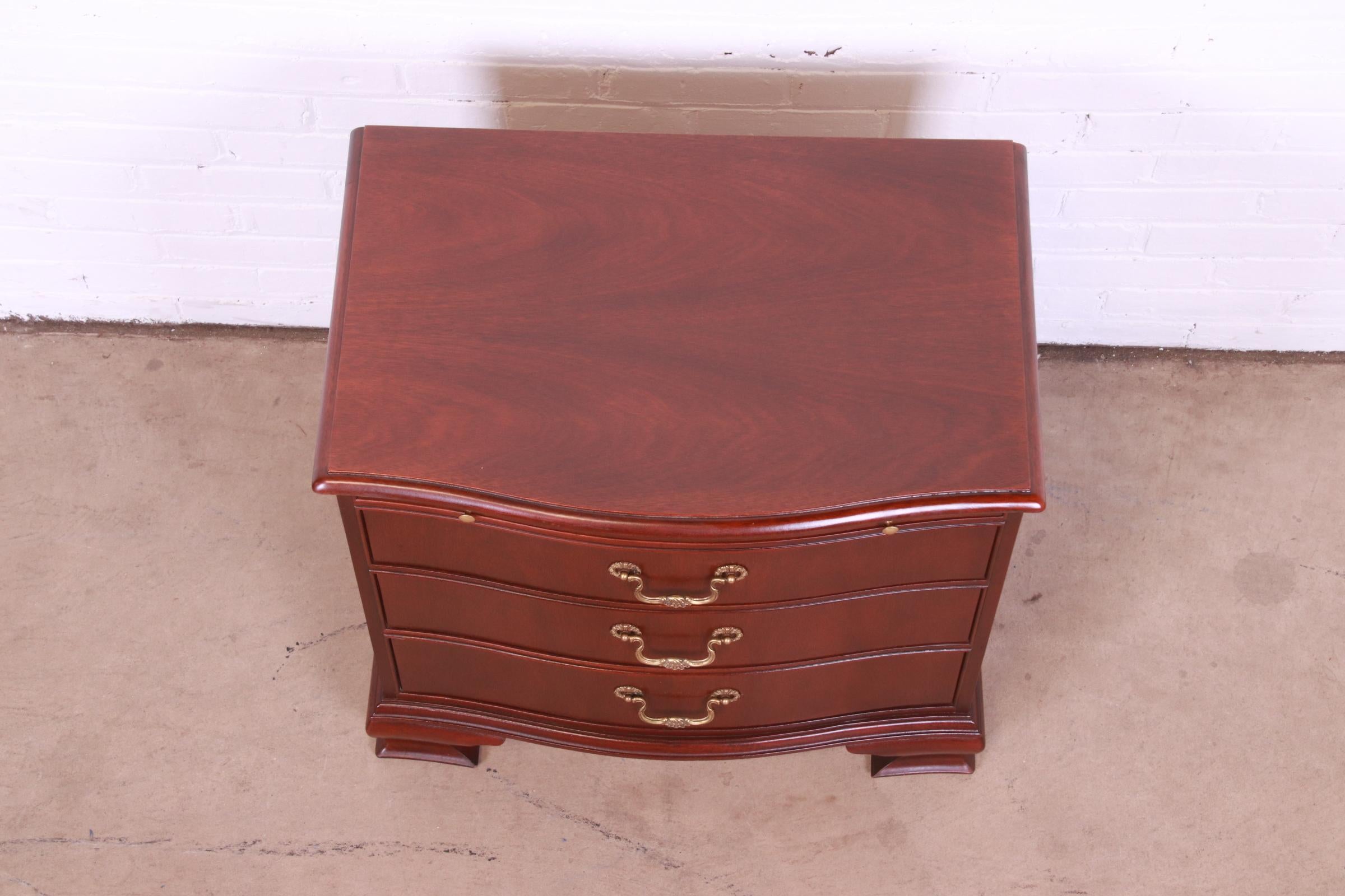 Baker Furniture Georgian Mahogany Bow Front Bedside Chest 8