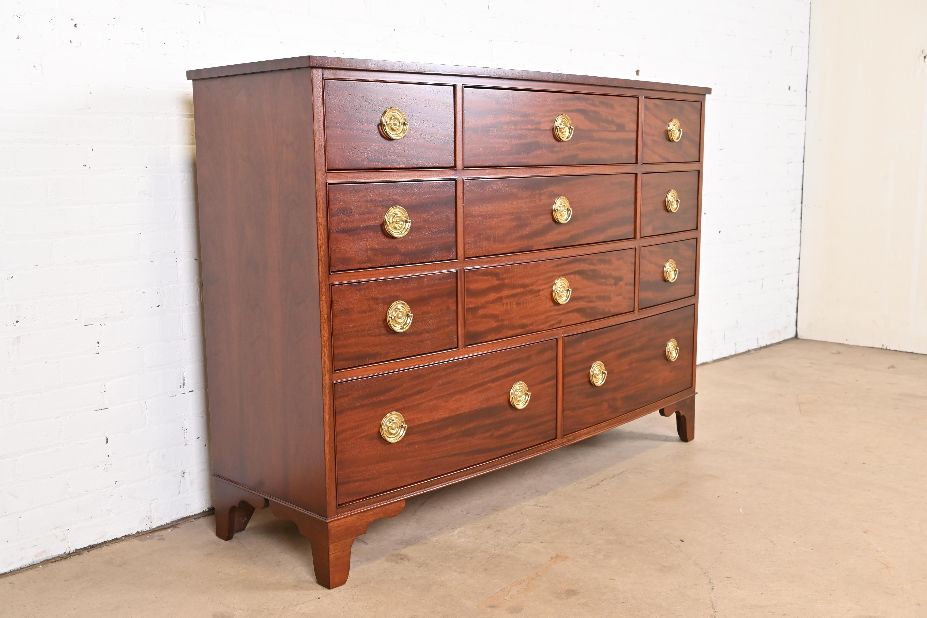 Baker Furniture Georgian Mahogany Bow Front Dresser Chest, Newly Refinished In Good Condition In South Bend, IN