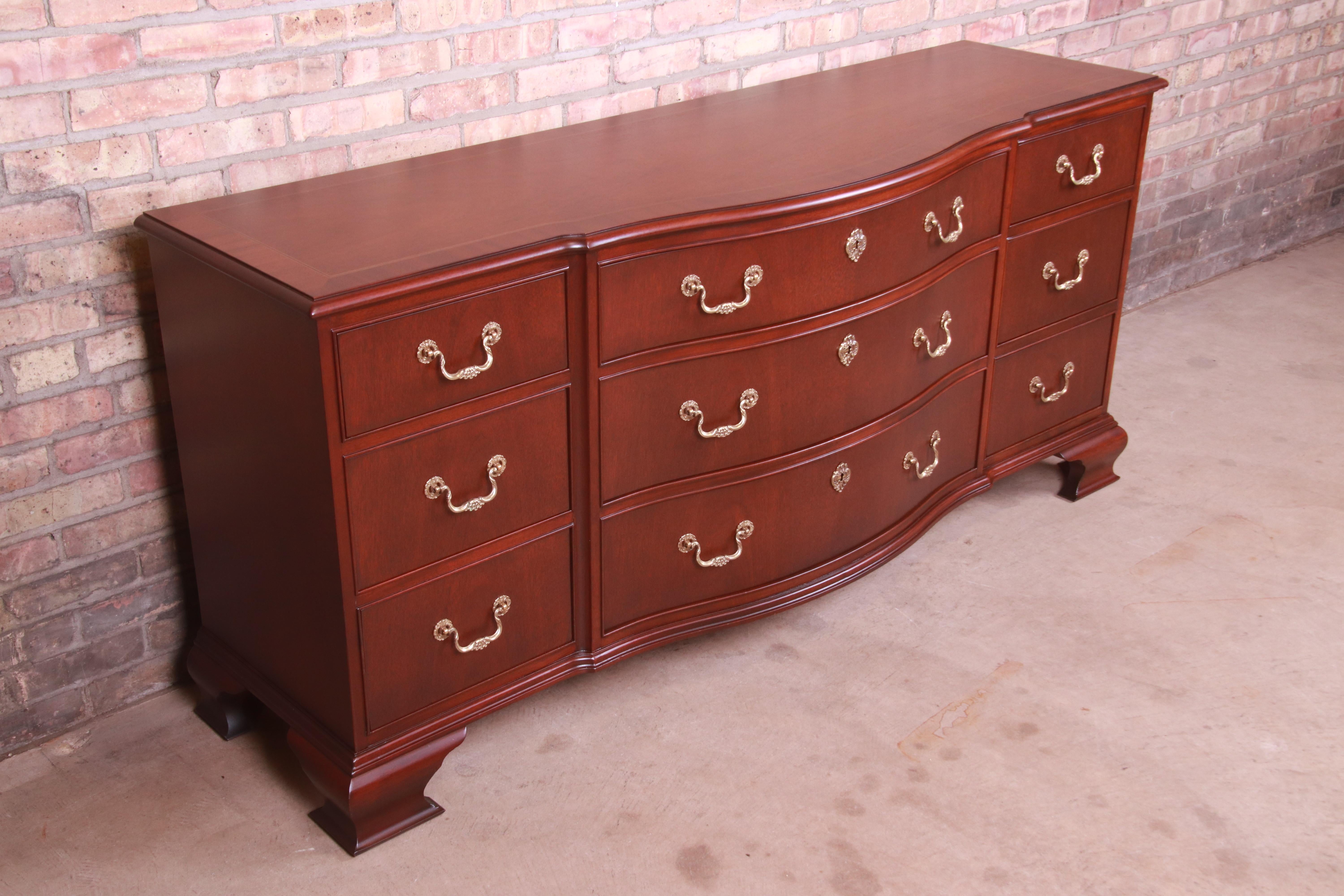 Baker Furniture Georgian Mahogany Bow Front Long Dresser, Newly Refinished In Good Condition In South Bend, IN