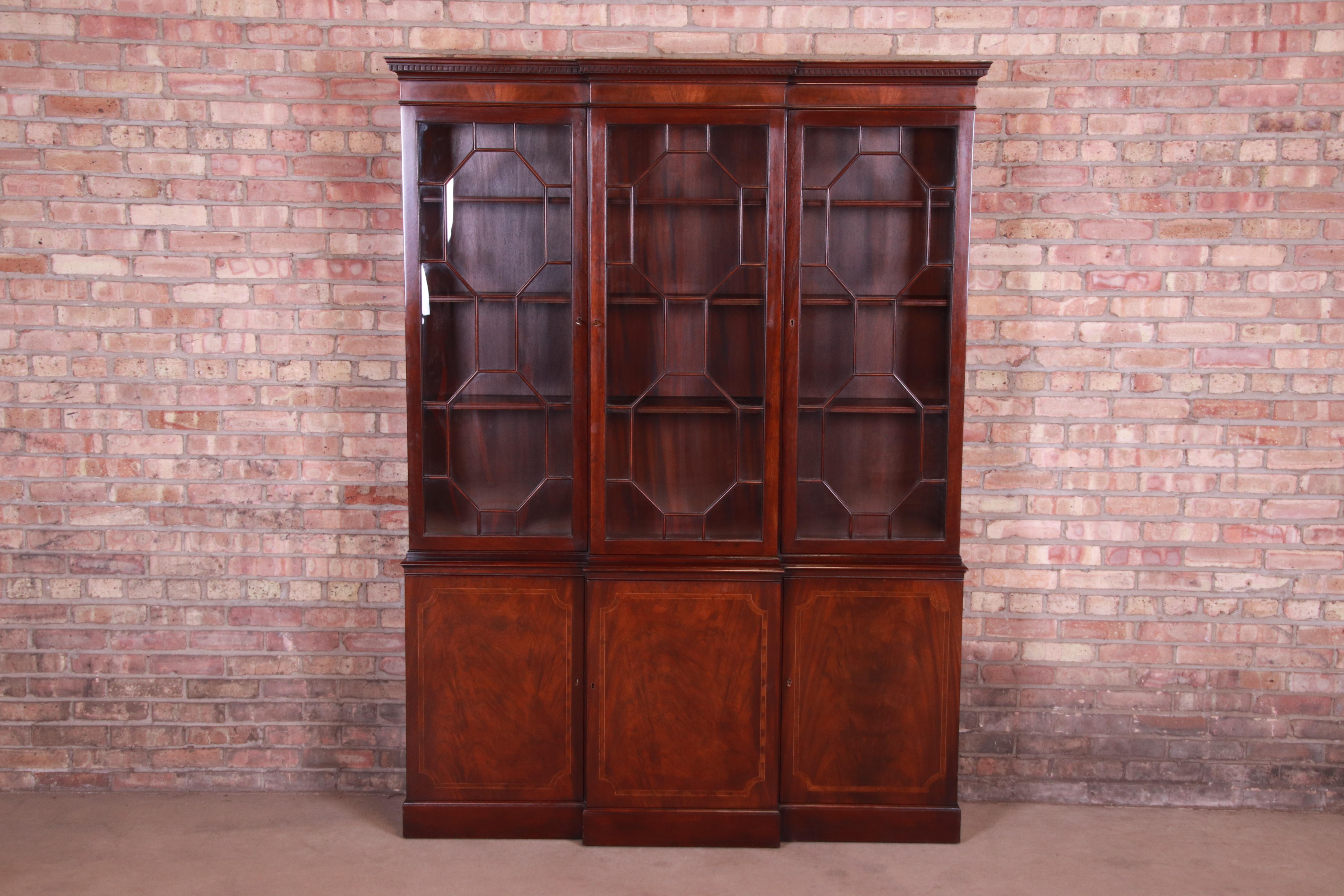 An exceptional Georgian style breakfront bookcase cabinet

By Baker Furniture,

USA, circa 1940s

Mahogany with glass front doors.

Measures: 59.75