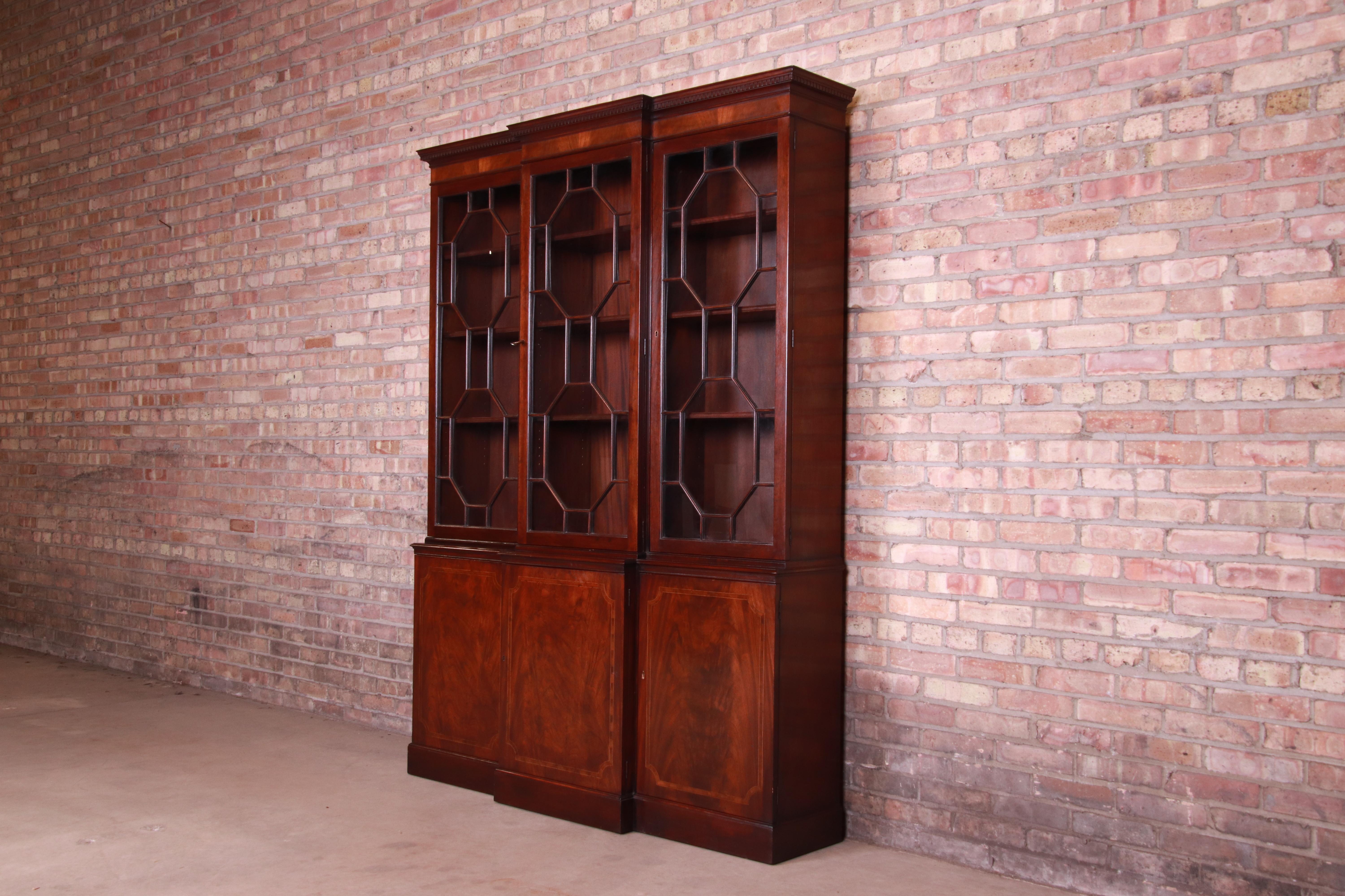 Baker Furniture Georgian Mahogany Breakfront Bookcase Cabinet, circa 1940s In Good Condition In South Bend, IN