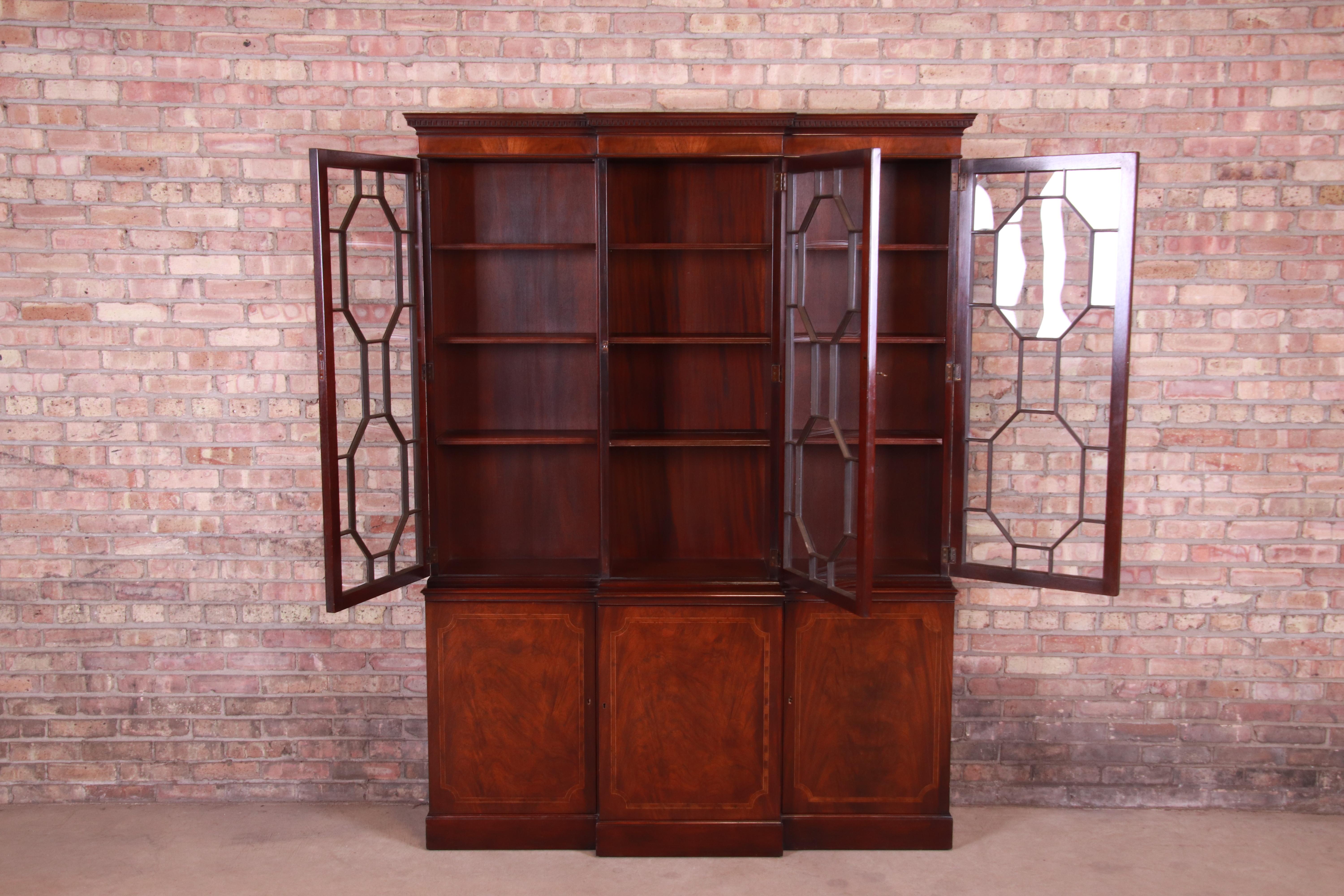 Baker Furniture Georgian Mahogany Breakfront Bookcase Cabinet, circa 1940s 1