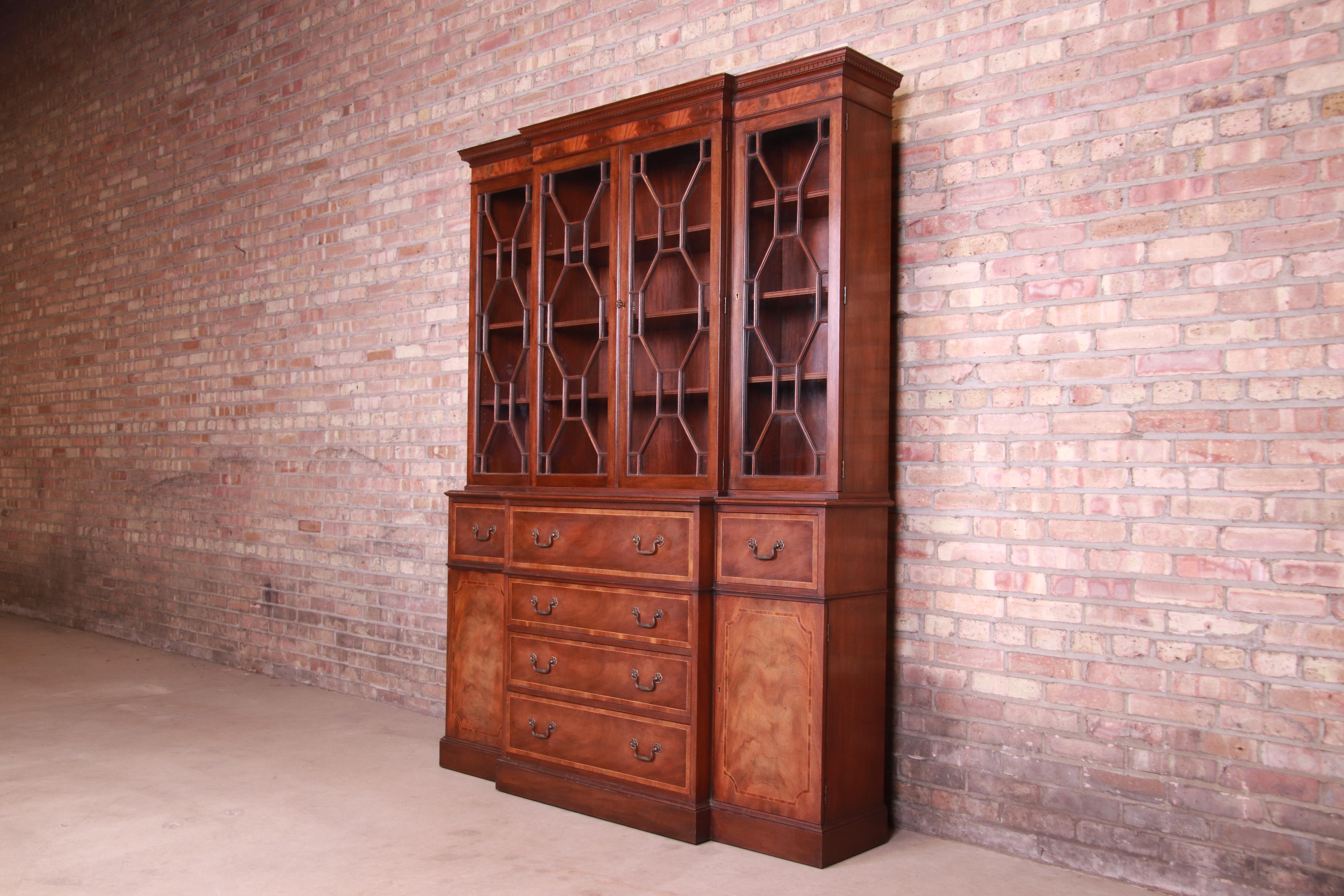 Baker Furniture Georgian Mahogany Breakfront Bookcase Cabinet In Good Condition In South Bend, IN